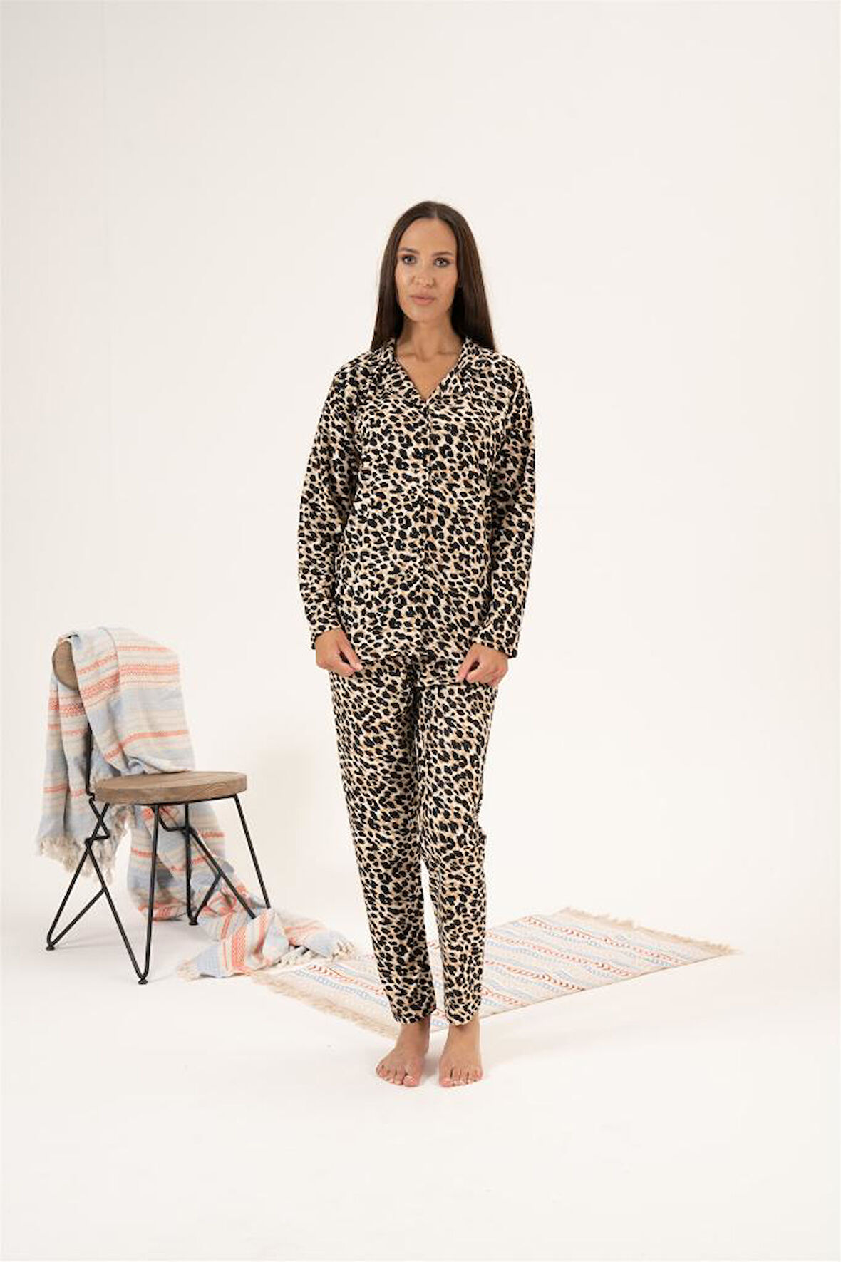 Estiva Leopar Desen Önden Düğmeli Süet Bayan Pijama Takım