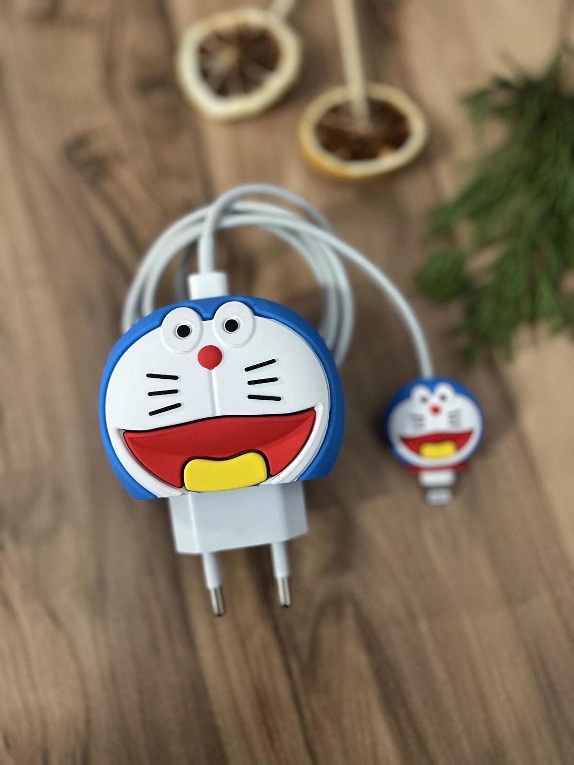 Sevimli Silikon Şarj Başlığı Ve Kablo Koruyucu 2Li Set Doraemon