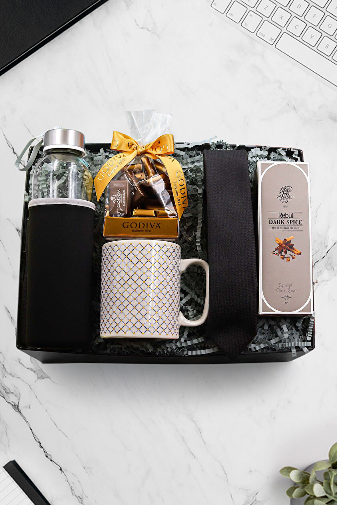 Kupa & Kılıflı Su Matarası & Siyah Kravat & Godiva Çikolata & Kolonya Hediye Seti
