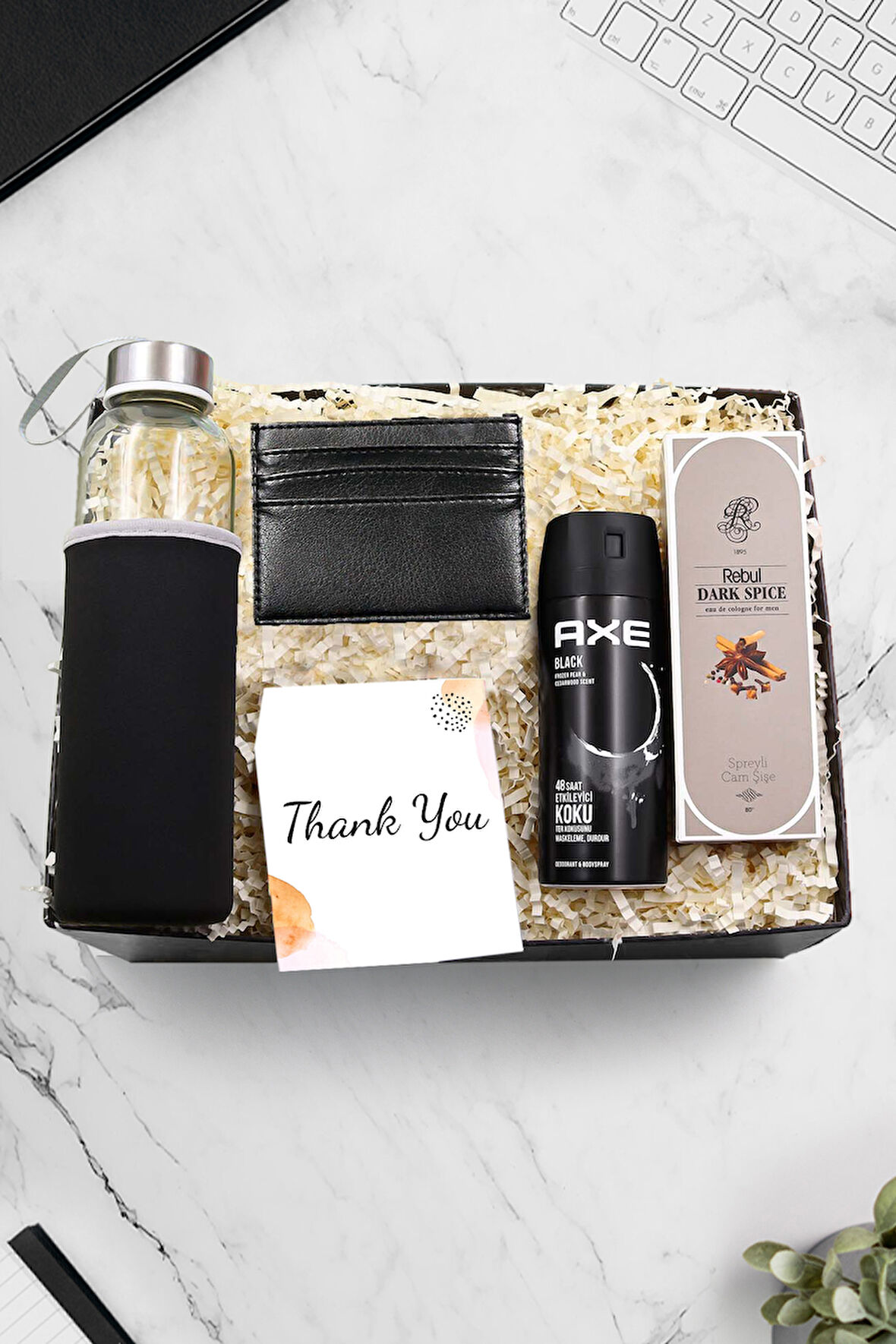 Siyah Kartlık ve Erkek Deodorant ve Kılıflı 500Ml Su Matarası ve  Kolonya Hediye Seti