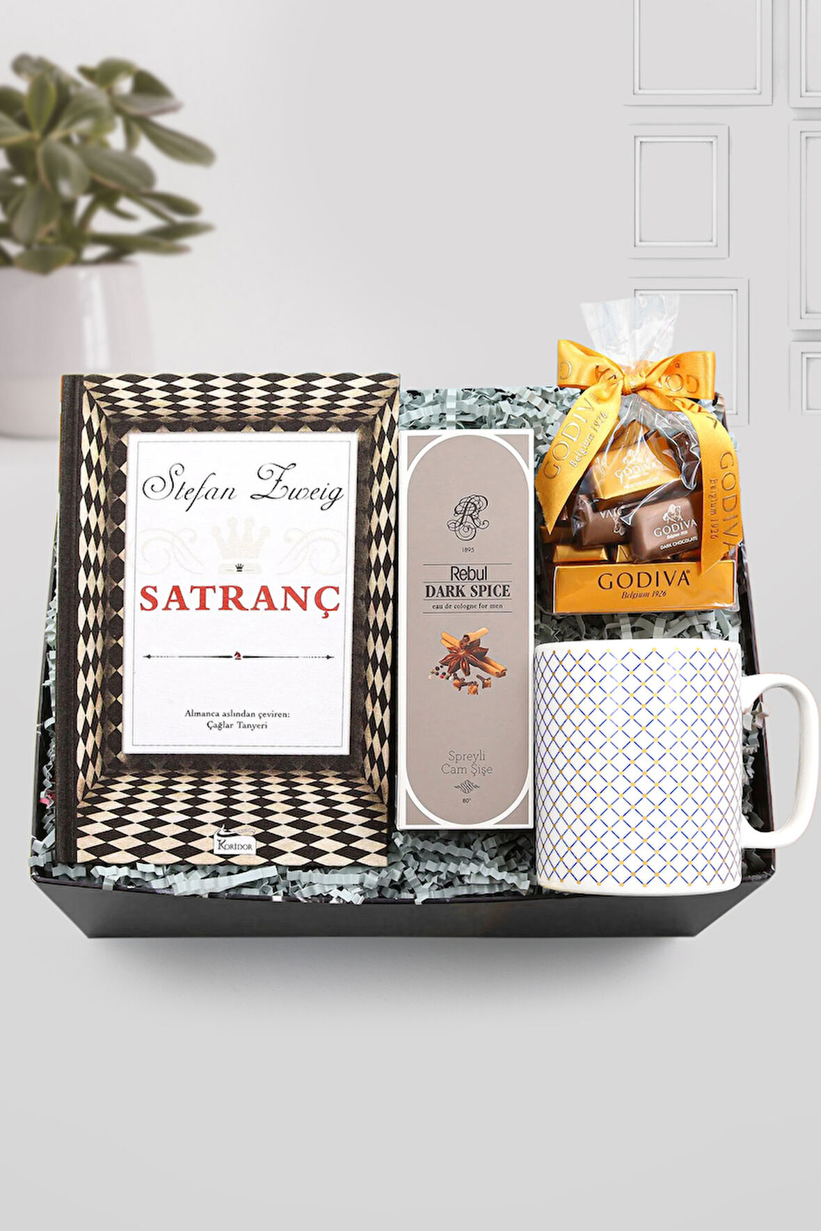 Özel Satranç Kitabı & Rebul Kolonya & Gold Detaylı Kupa & Godiva Napoliten Çikolata Hediye Seti