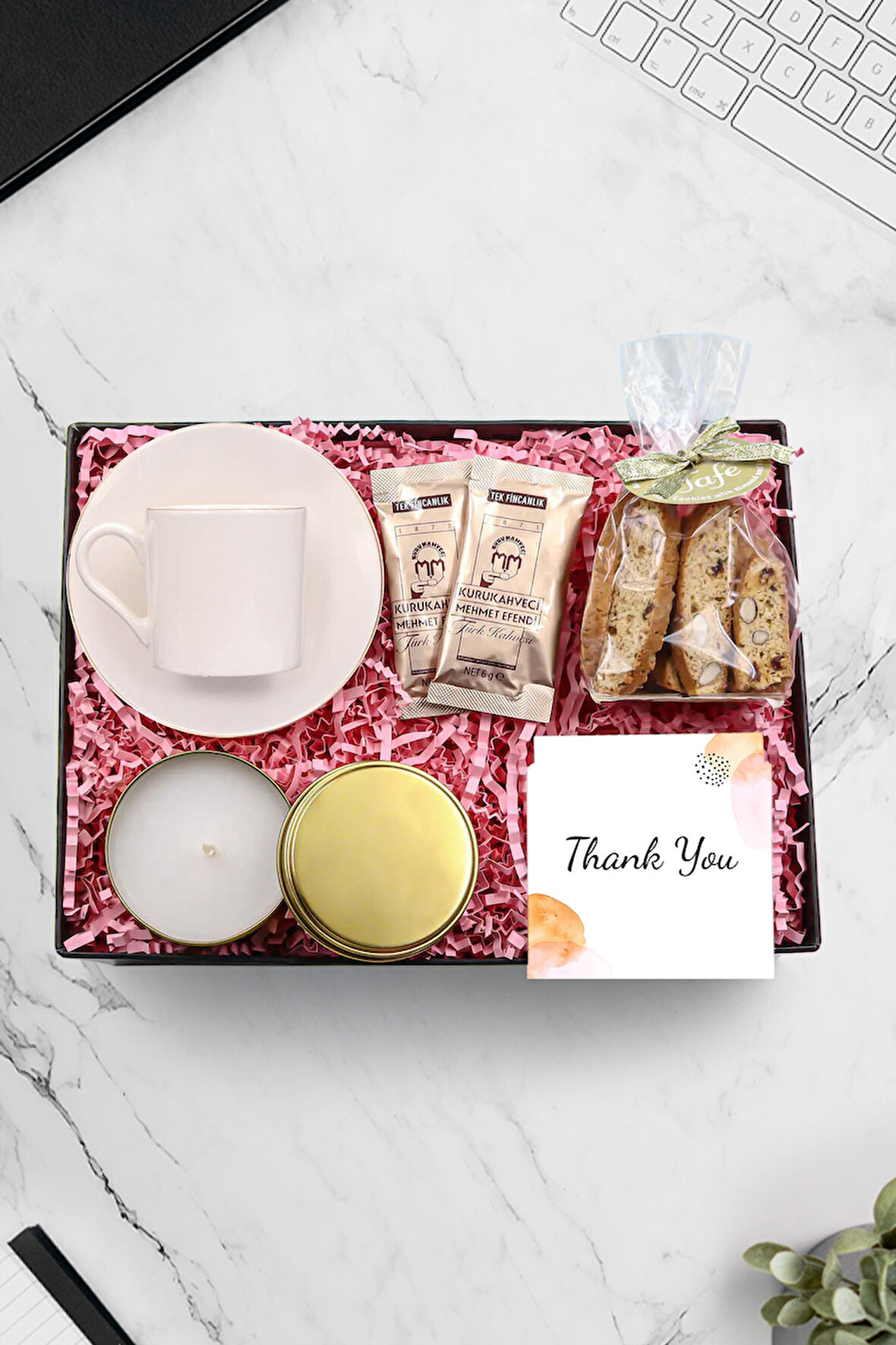 Gold Kutulu Mum & Gold Beyaz Fincan & Bademli Kurabiye & Mehmet Efendi Türk Kahvesi Hediye Seti