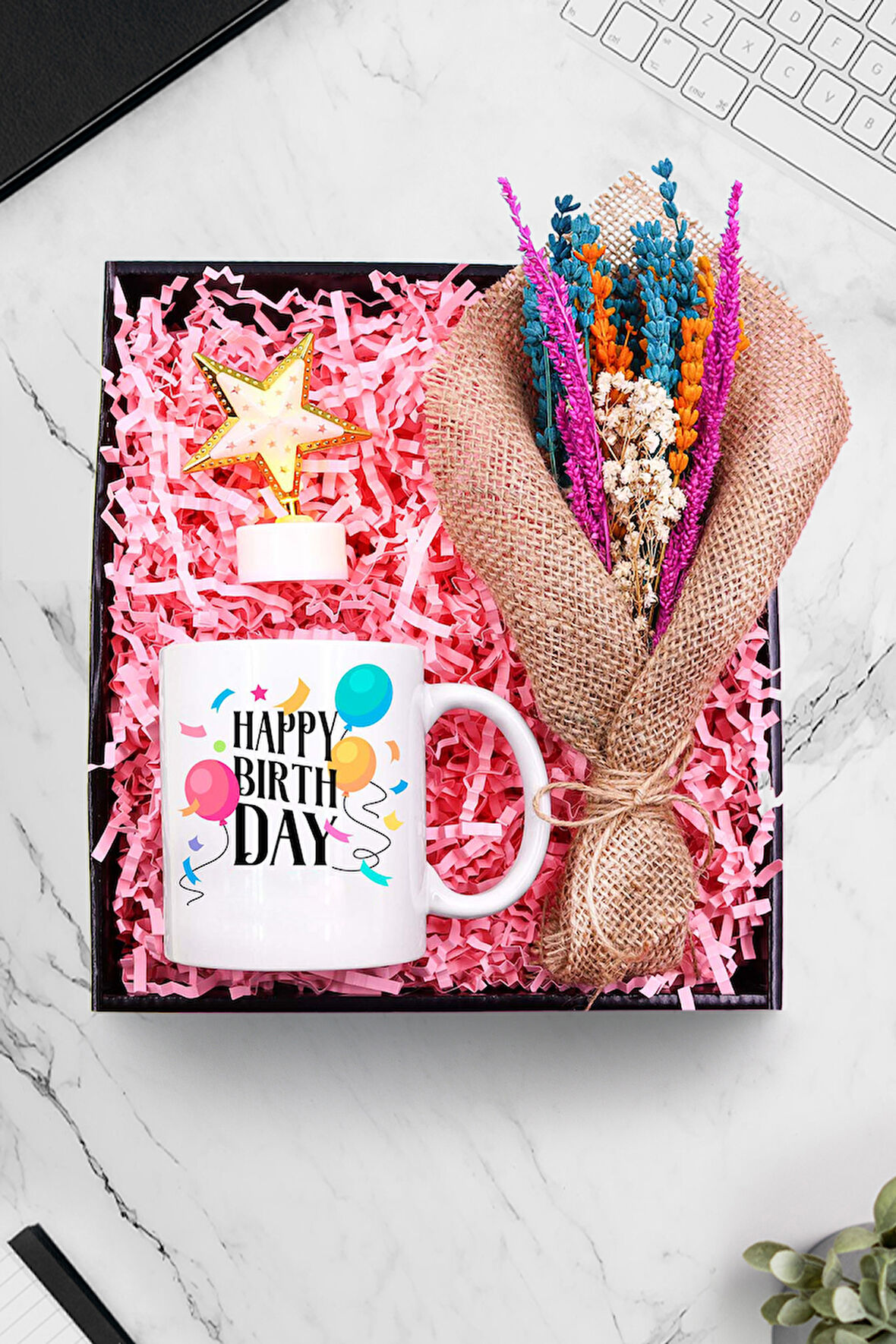 Happy Birthday Kupa & Kurutulmuş Çiçek Buketi & Mini Yıldız Led Işık Hediye Seti