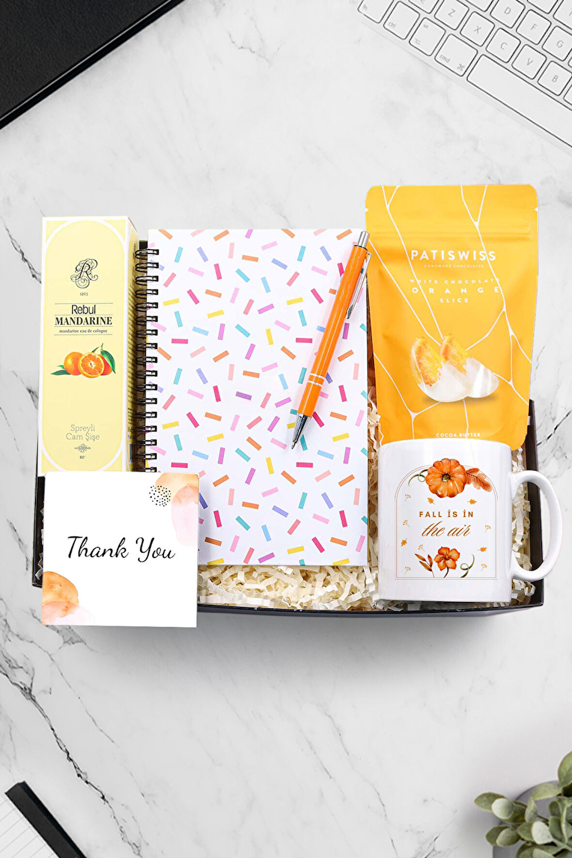 Konfeti Defter & Kolonya & Turuncu Tükenmez Kalem & Kupa & Patiswiss Dilimi Hediye Seti