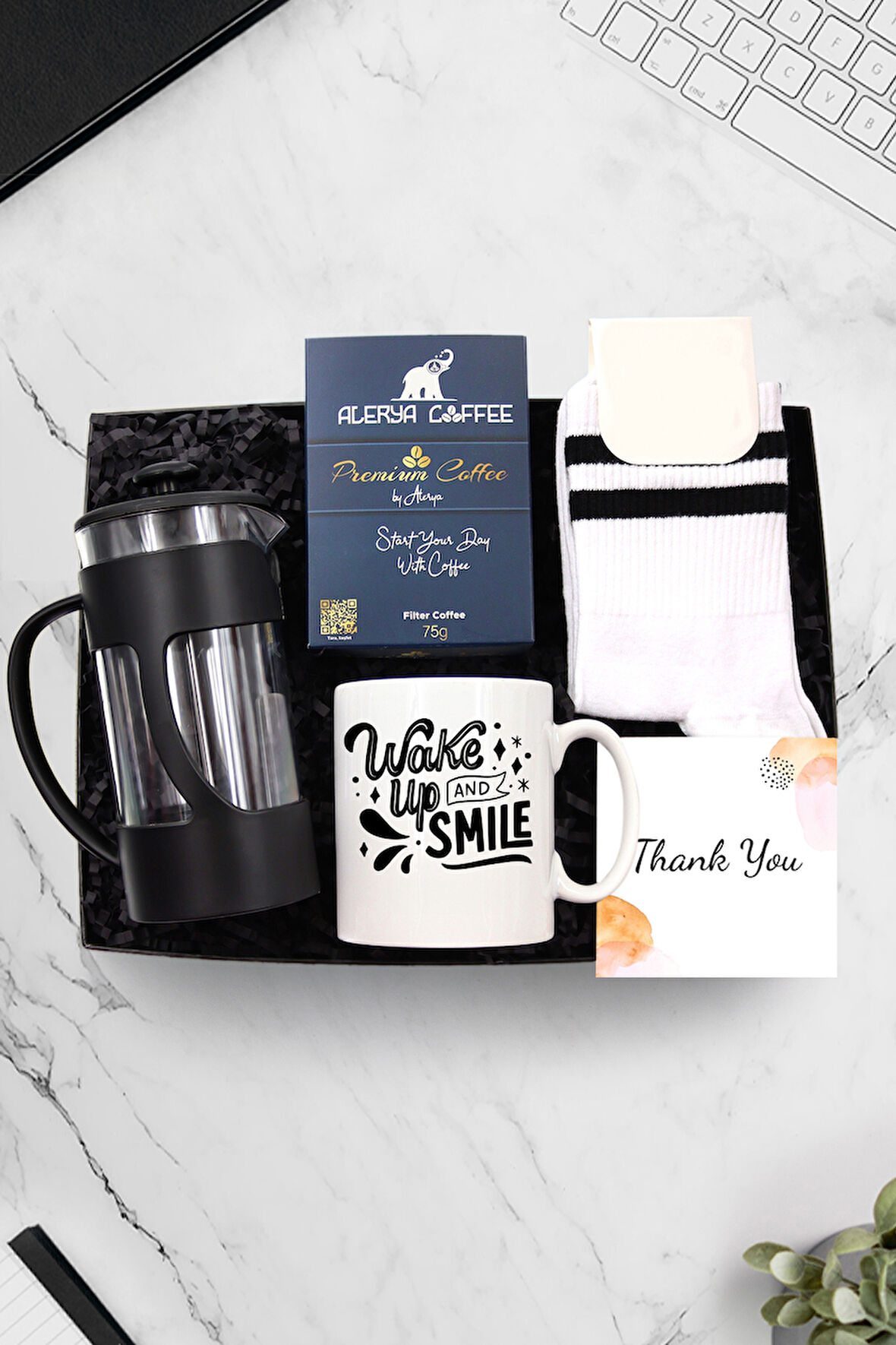 Tasarımlı Beyaz Kupa & Siyah French Press & Alerya Premium Filtre Kahve & Kolej Çorap Hediye Seti