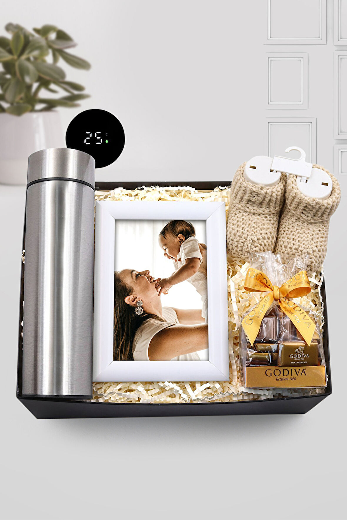 Gümüş Dereceli Termos & Beyaz Çerçeve & 1 Çift Örme Patik & Godiva Napoliten Çikolata Hediye Seti