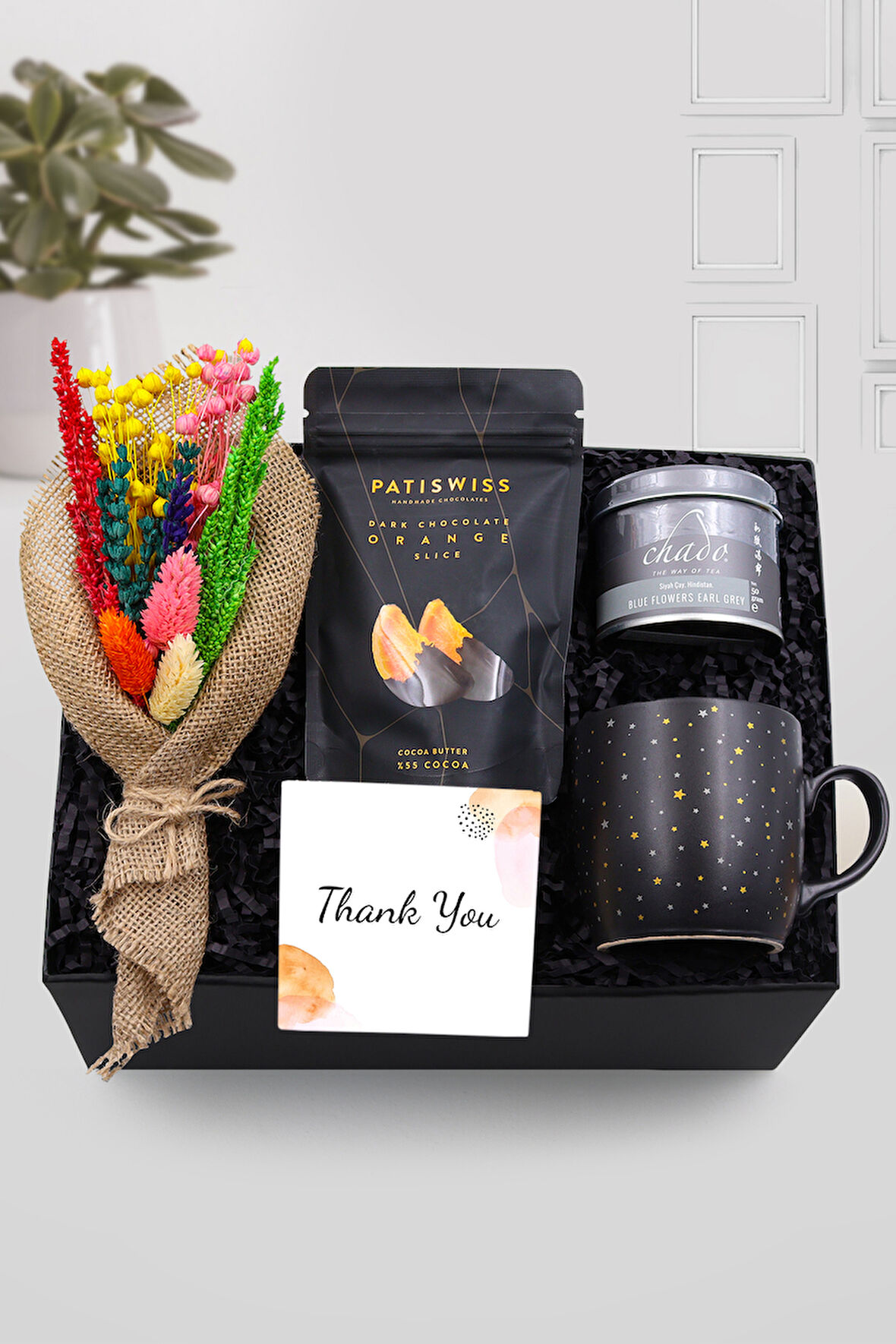 Çiçek Buketi & Patiswiss Çikolata Kaplı Portakal & Siyah Çay & Yıldızlı Kupa Hediye Seti