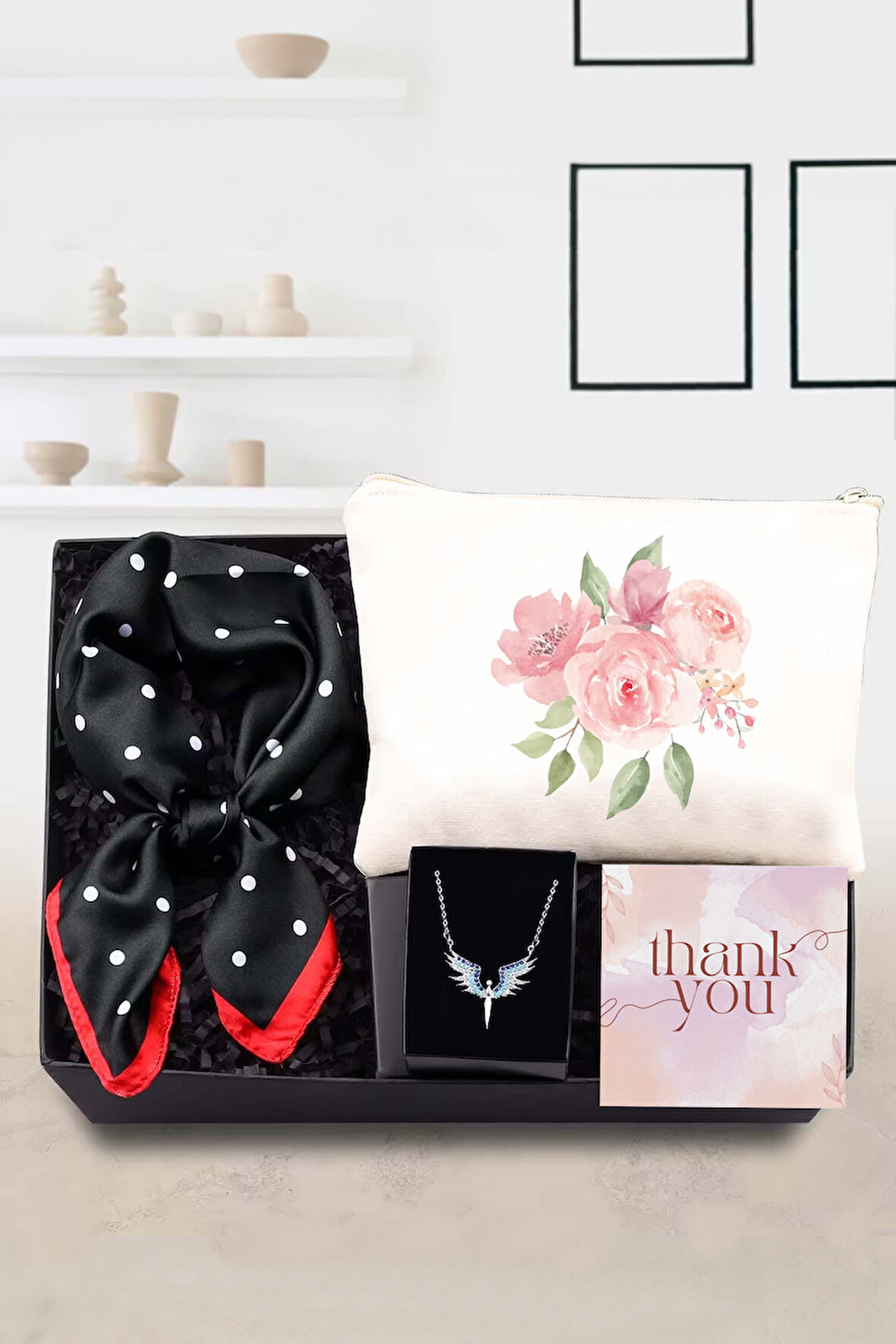 Kırmızı Siyah Renk Puantiyeli Fular & El Çantası & Mavi Taşlı Mikail Melek Kolye Hediye Seti