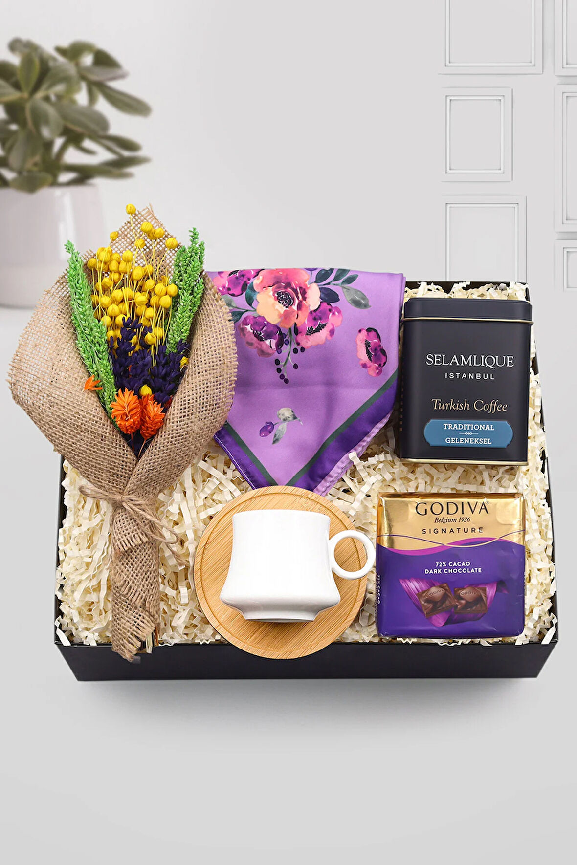 Bambu Tabaklı Beyaz Fincan-Godiva Çikolata-Mor Fular-Türk Kahvesi-Kurutulmuş Buket Hediye Seti