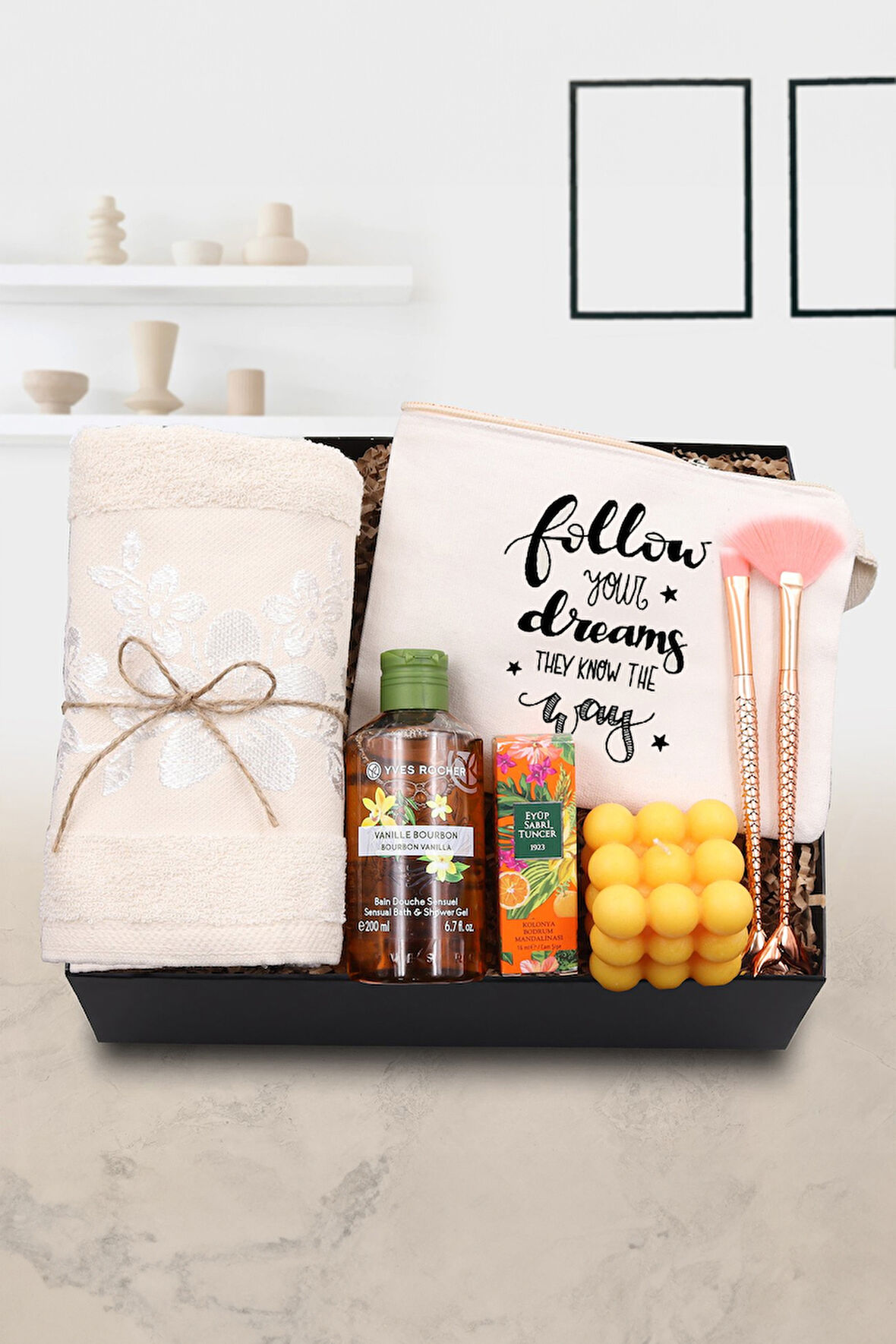 Baskılı El Çantası & Havlu & 2'li Makyaj Fırçası & Duş Jeli & Bubble Mum & Mini Kolonya Hediye Seti