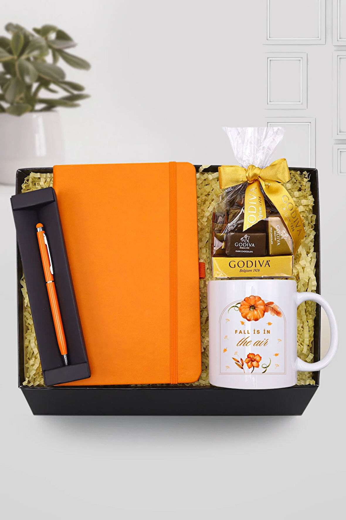 Turuncu Touch Pen & Adet Çelenk Kupa & Turuncu Defter & Godiva Napoliten Çikolata Hediye Seti