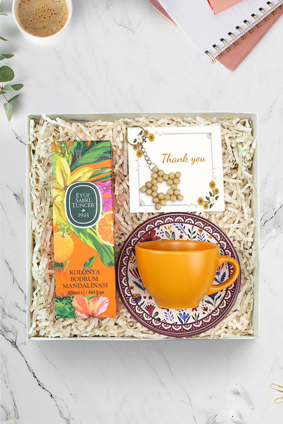 Turuncu Fincan & Bambu Yıldız Anahtarlık & Eyüp Sabri Tuncer Kolonya Hediye Seti