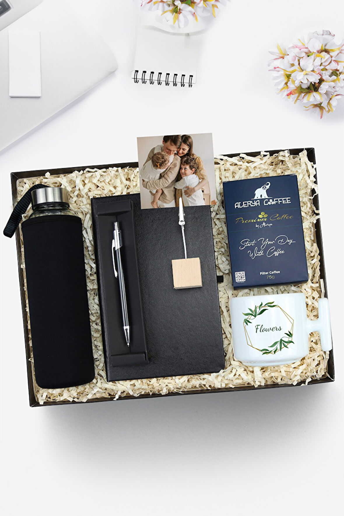 Defter & Kılıflı Cam Matara & Kalem & Not Tutucu & T Kupa & Filtre Kahve & Fotoğraf Seti