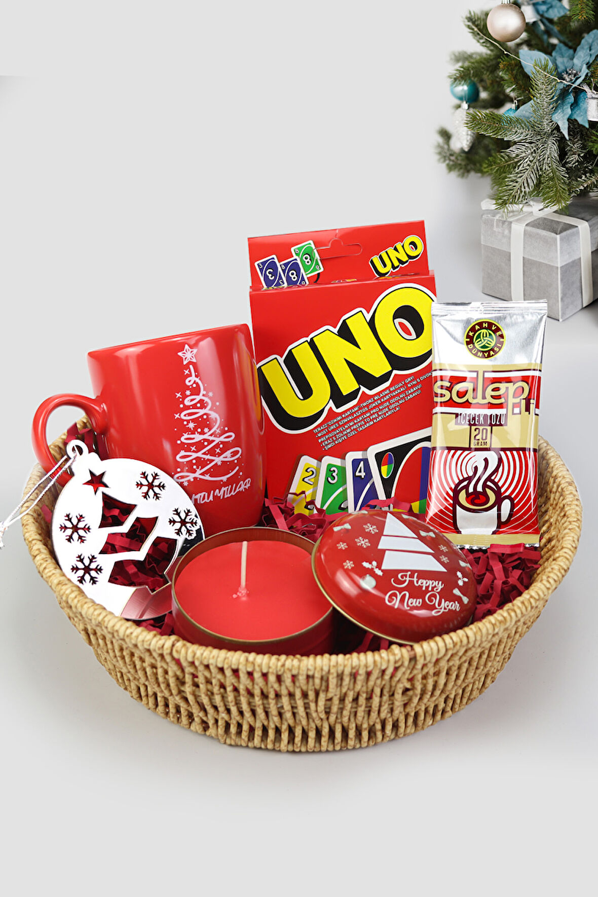 Yıllar Kupa & UNO & Yılbaşı Temalı Metal Kutulu Mum & Salep & Yılbaşı Ağacı Süsü Hediye Seti