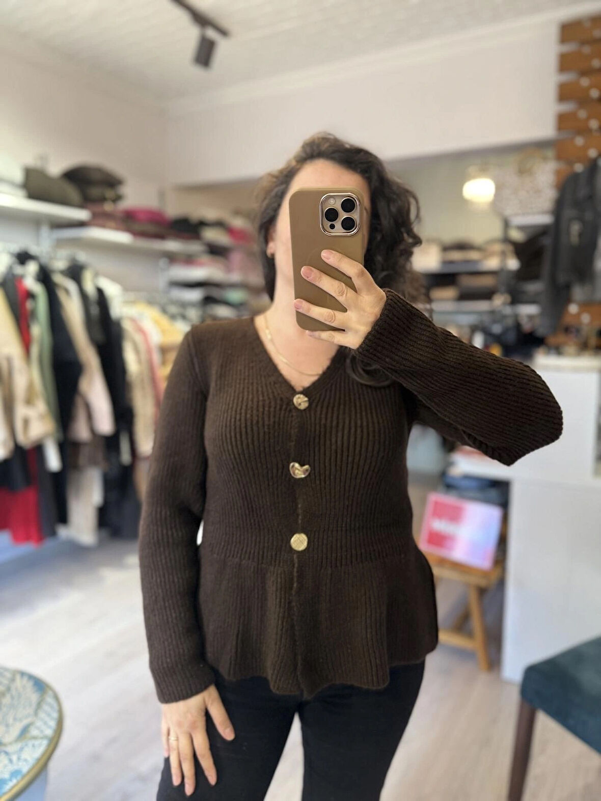 V Yaka Fırfırlı Hırka