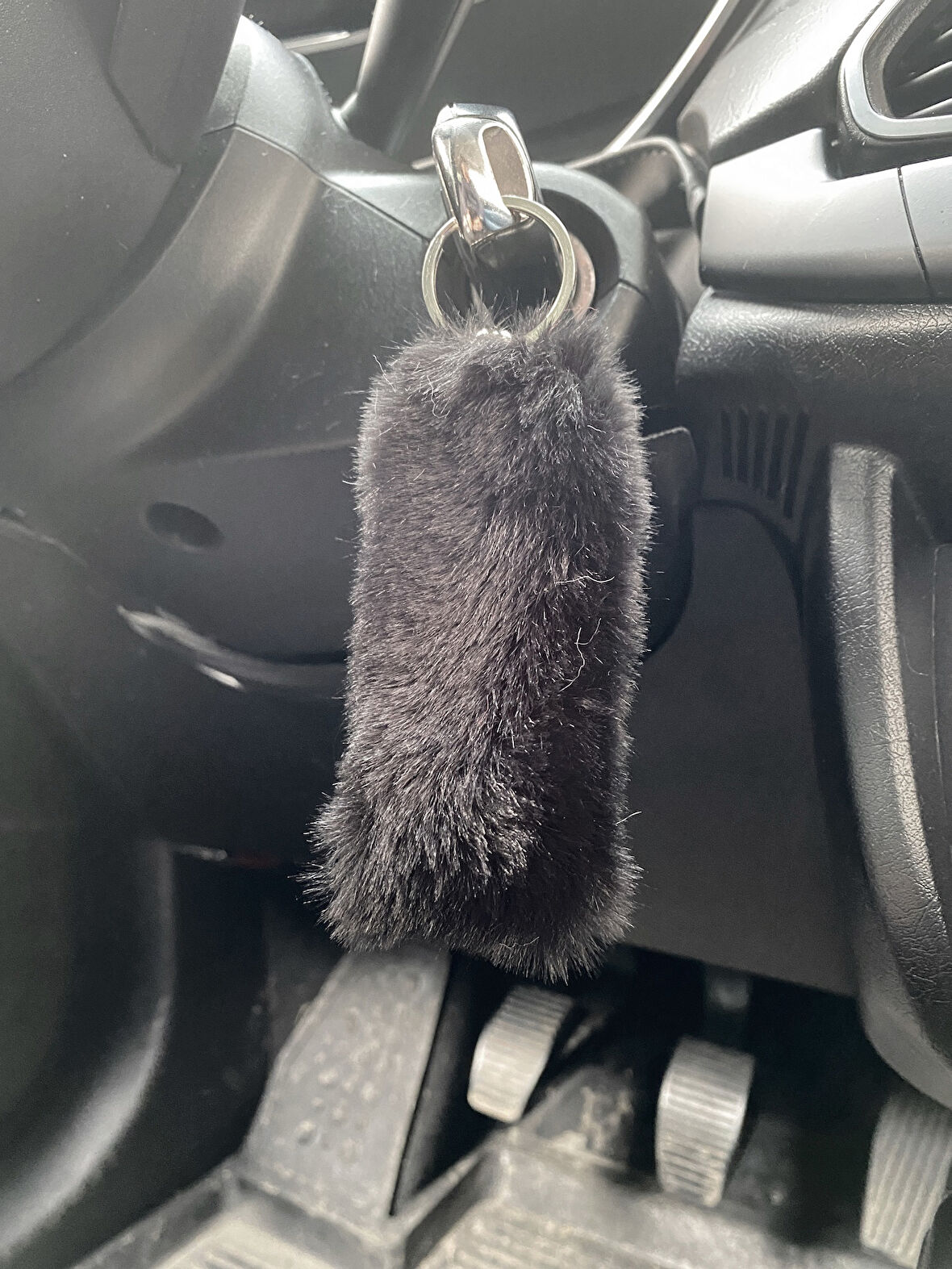 Yumuşak Tüylü Peluş Puf Anahtarlık Siyah