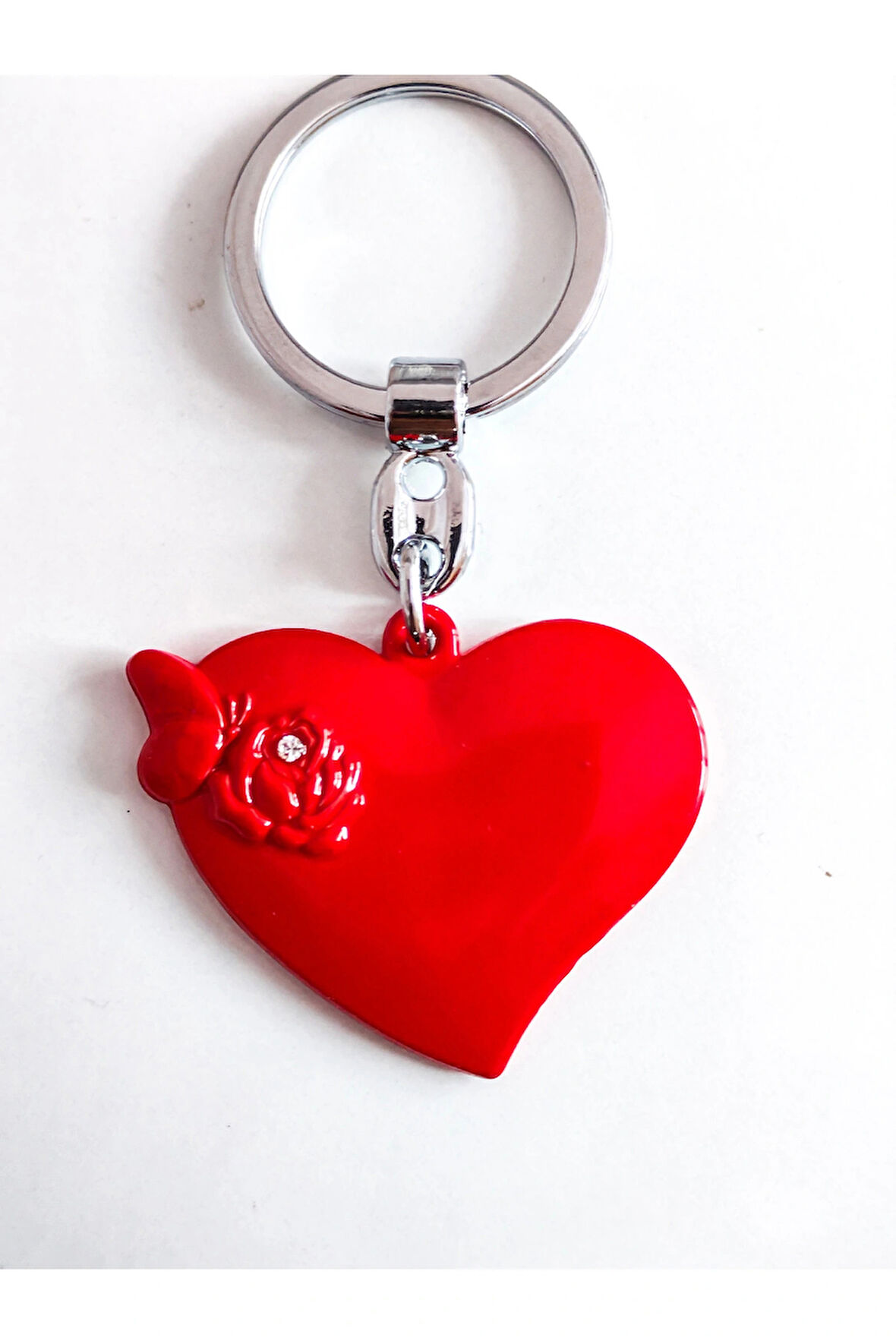 Üzeri Gül Figürü Kabartmalı Kırmızı kalp Şeklinde 3 Boyutlu Metal Anahtarlık