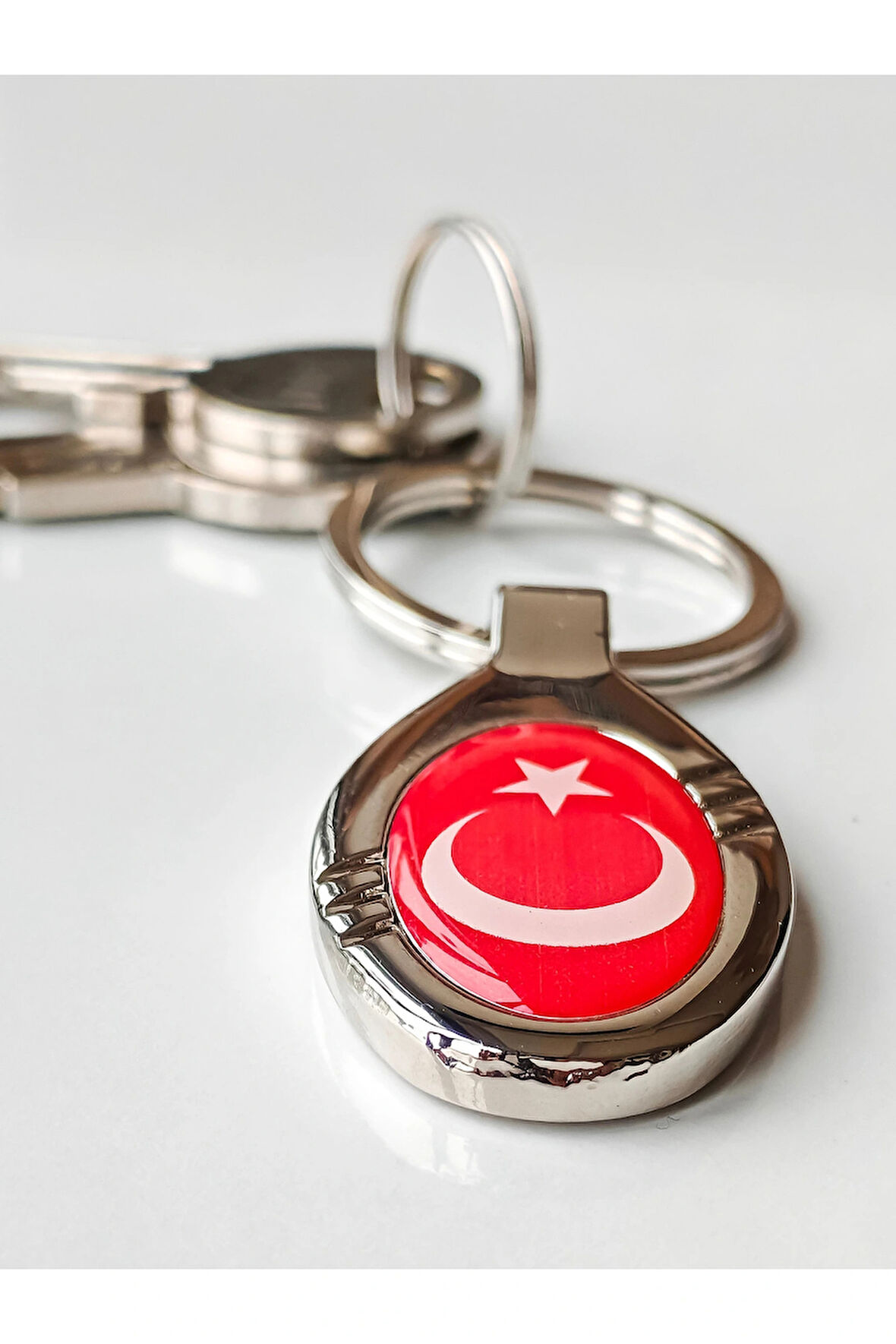 Kırmızı Türk Bayraklı Oval Metal Anahtarlık