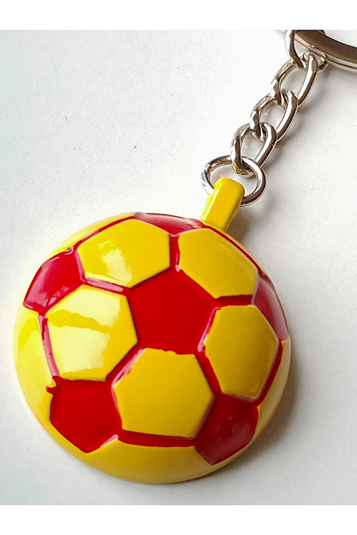 Sarı Kırmızı Futbol Takımı Temalı - Yarım Futbol Topu - Arkası Aynalı Anahtarlık