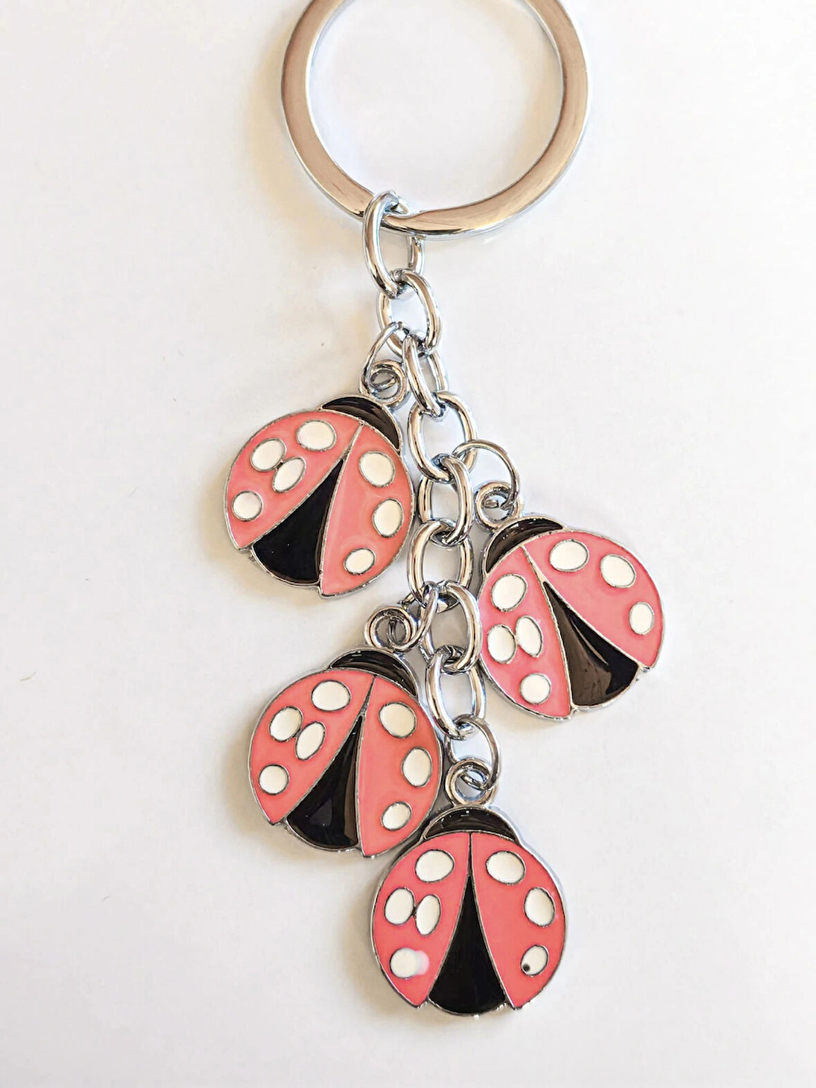 Pembe Uğur Böceklerinden Metal Anahtarlık