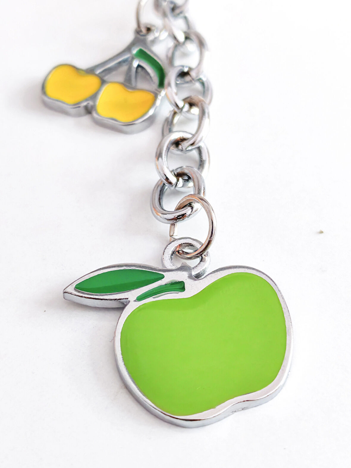 Sarı ve Yeşil Elmalarla Metal Anahtarlık