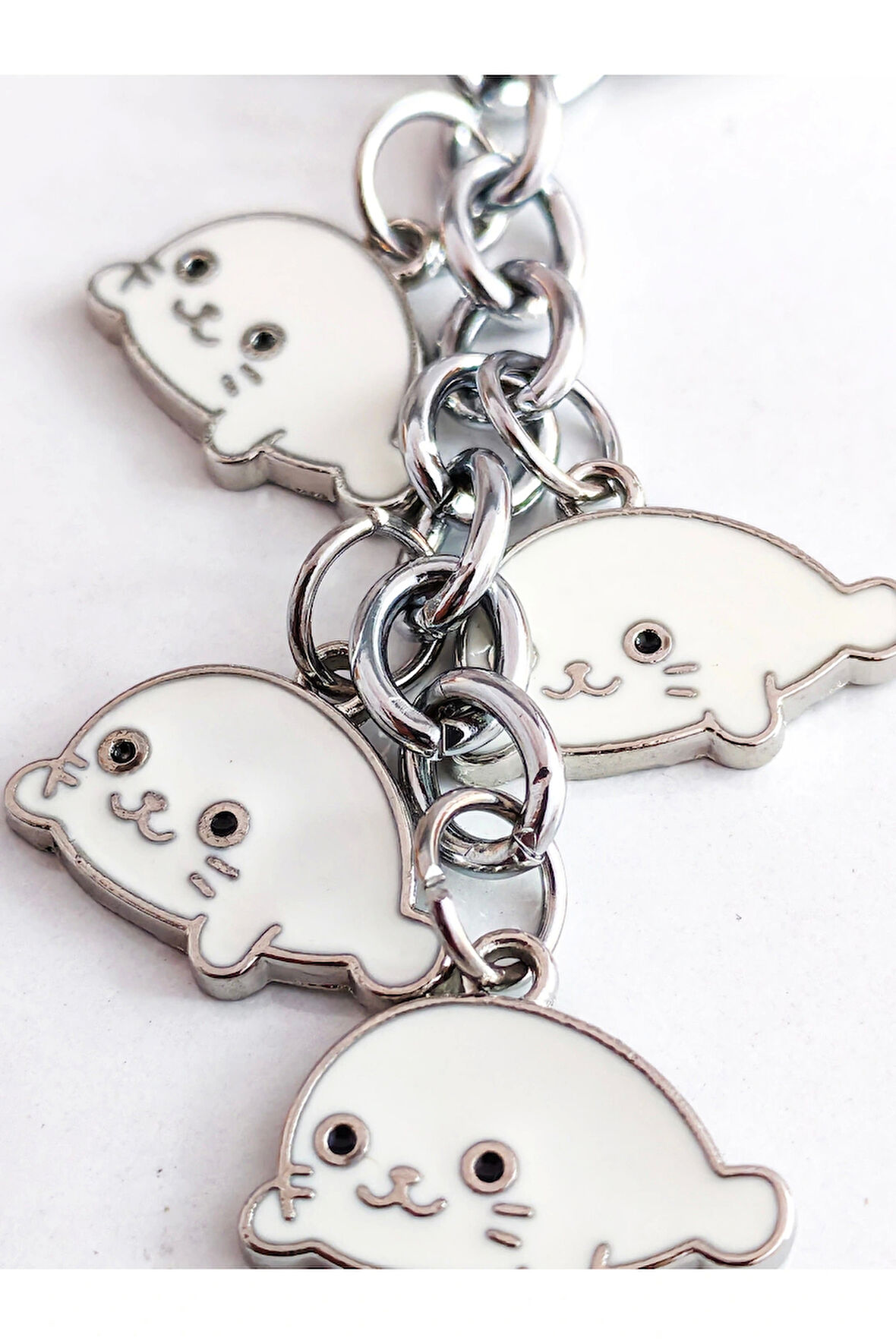 Beyaz Fok Balıkları Metal Anahtarlık