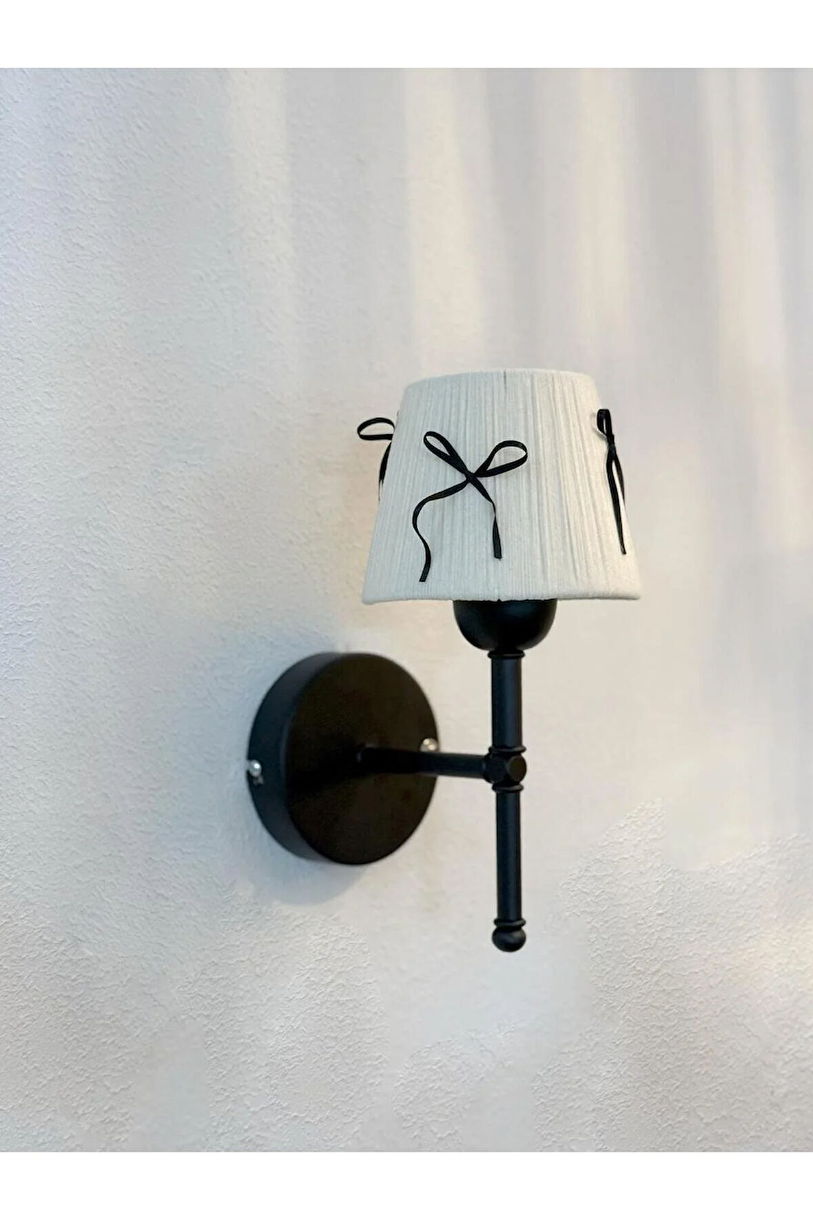 Krem Kadife Süet Siyah Fiyonk Kurdele Siyah Kablosuz Pilli Aplik