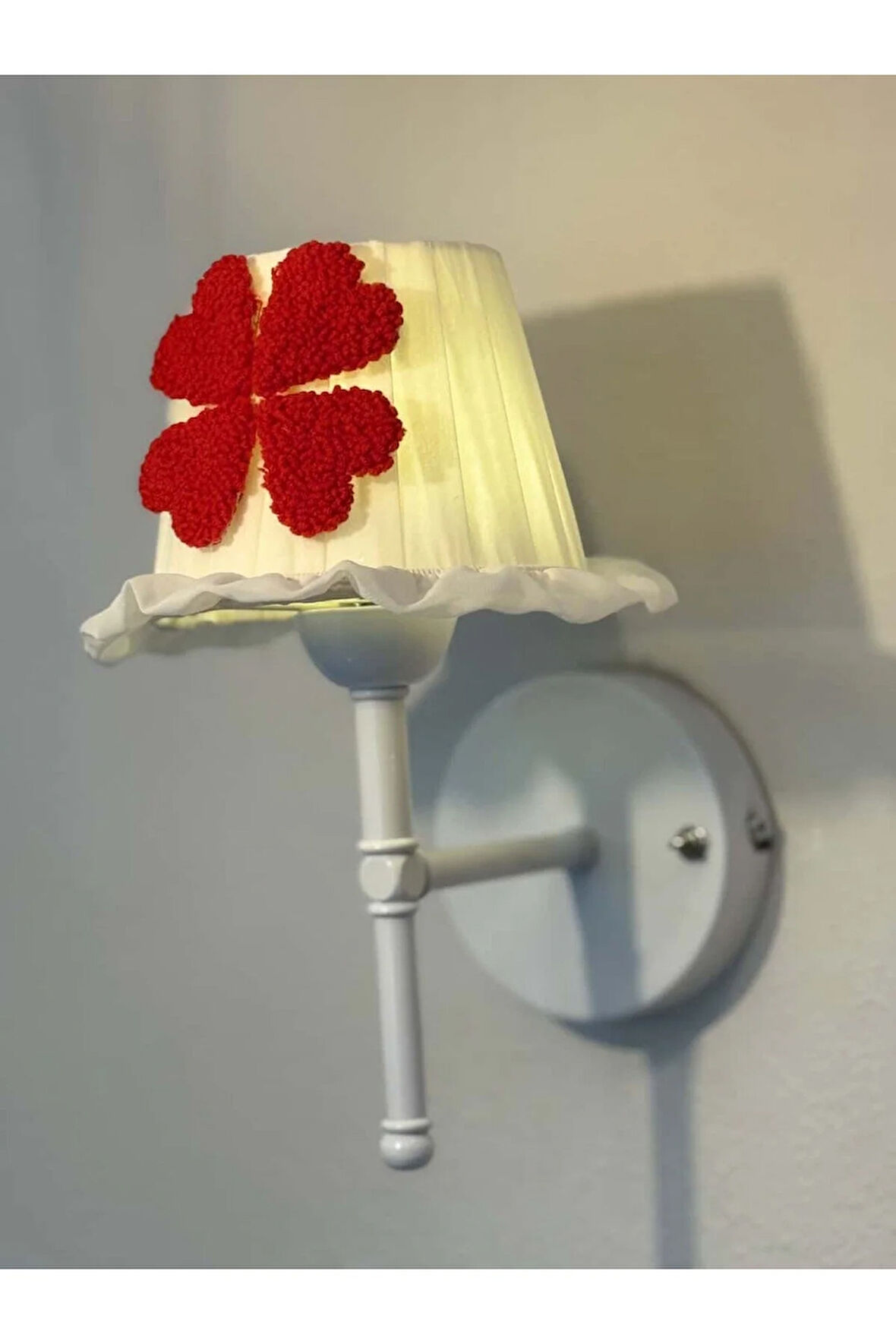 Kalpli Yonca Osmanlı İpeği Fırfırlı Kablosuz Pilli Aplik - Alt Beyaz