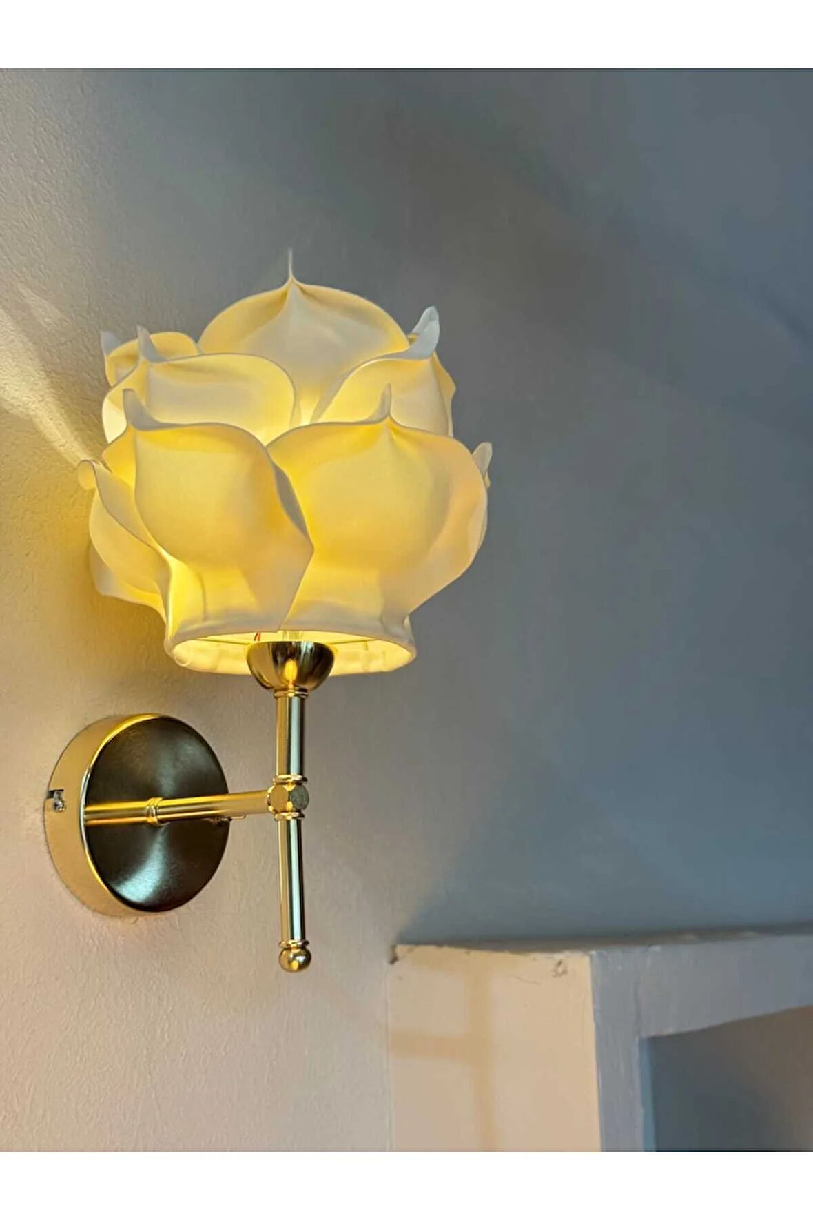 Krem Eva Gül Tasarım Kablosuz Pilli Duvar Aydınlatması Aplik - Alt Parlak Gold