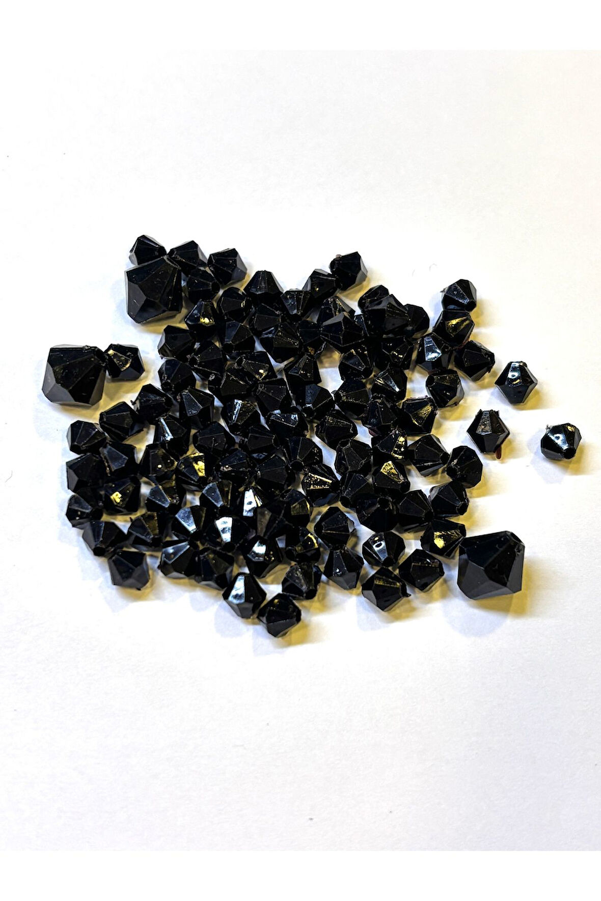 AKRİLİK PİRAMİT BONCUK 4-6-8 MM