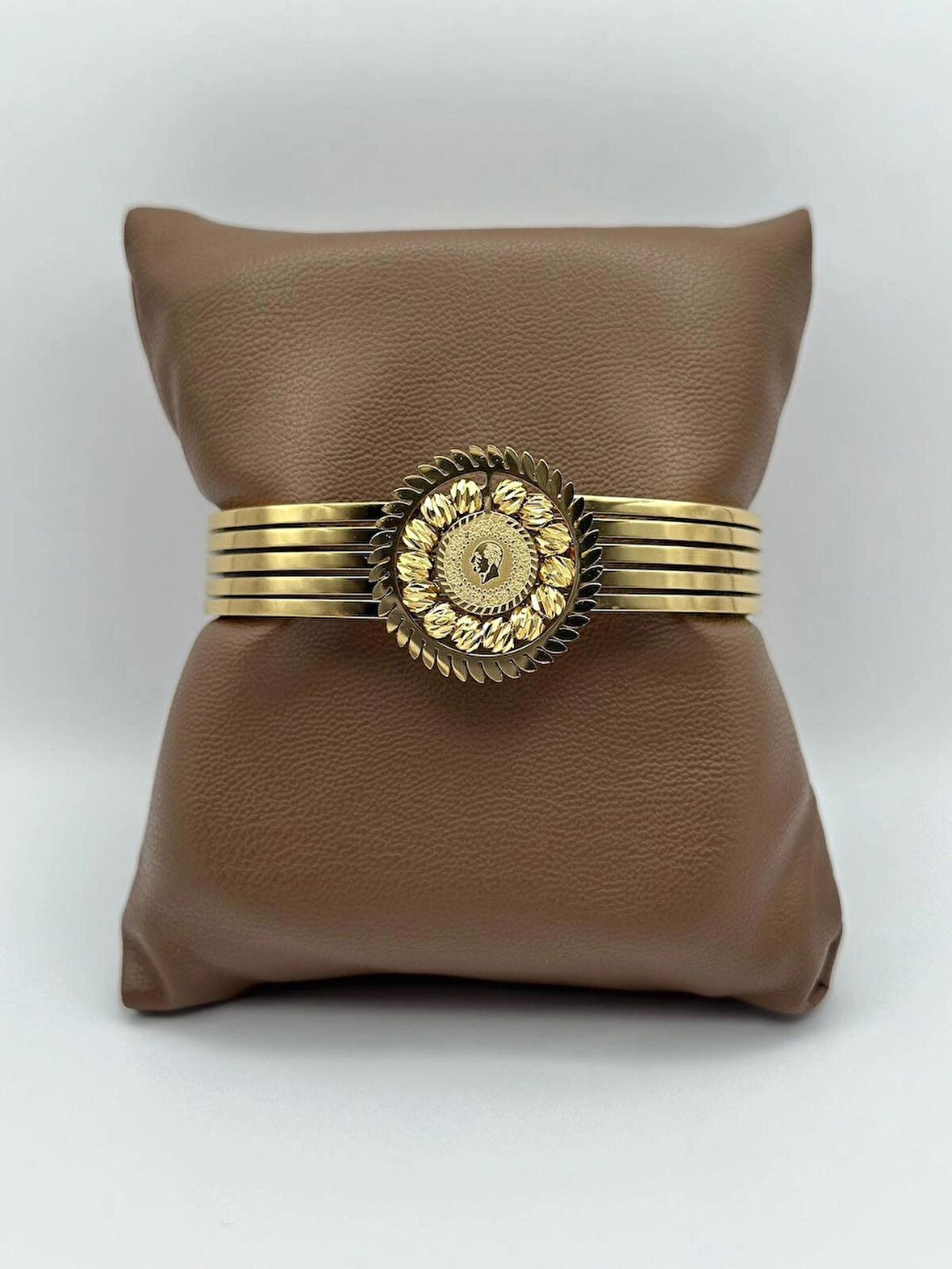 Çelik Çeyrekli Dorikalı Kelepçe Bileklik