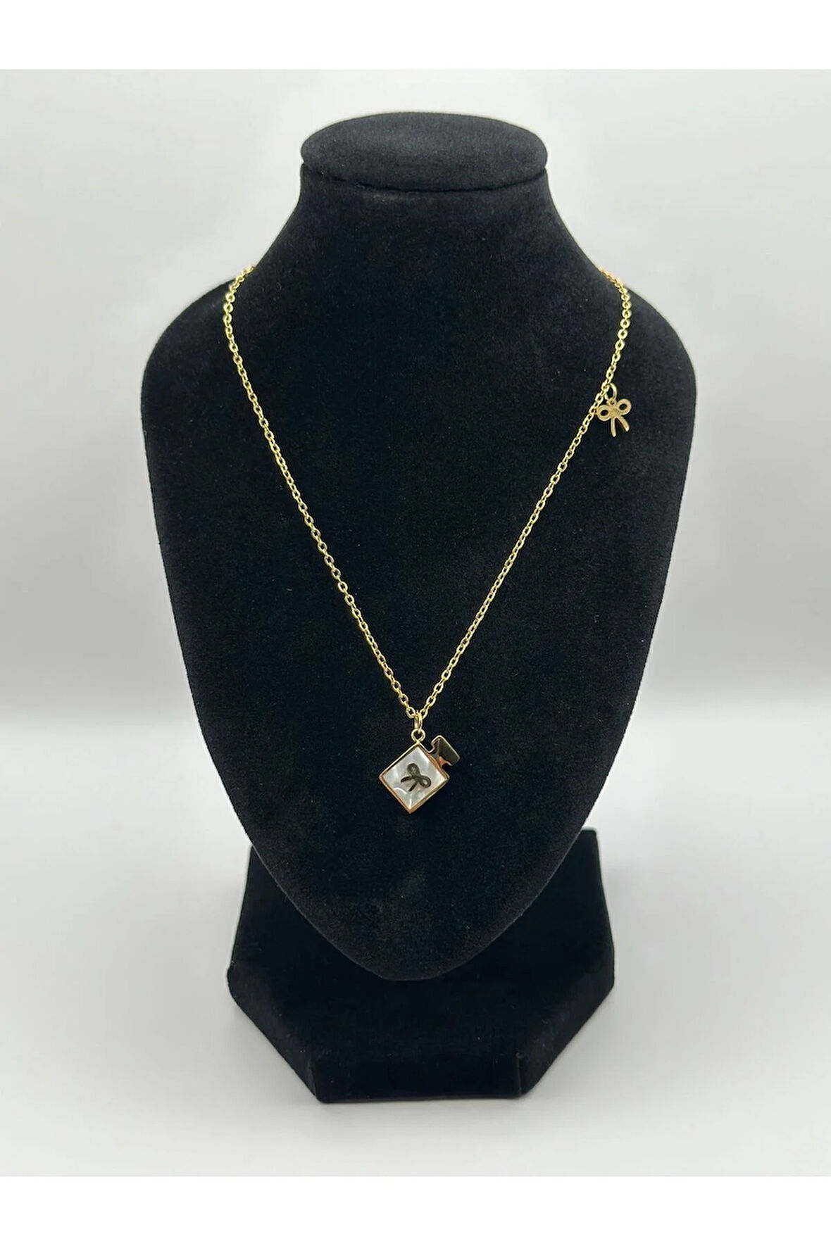 Çelik Fiyonklu Kolye