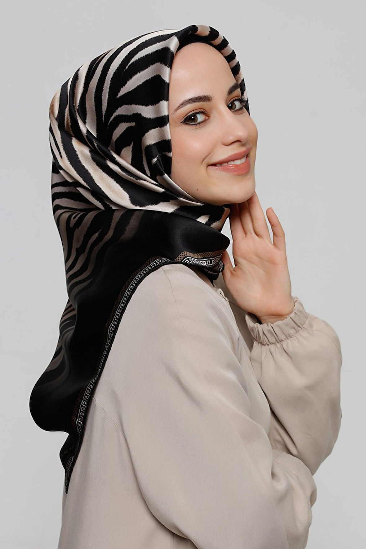 Armine İpek Eşarp Nostalji Sura 8345DS-09