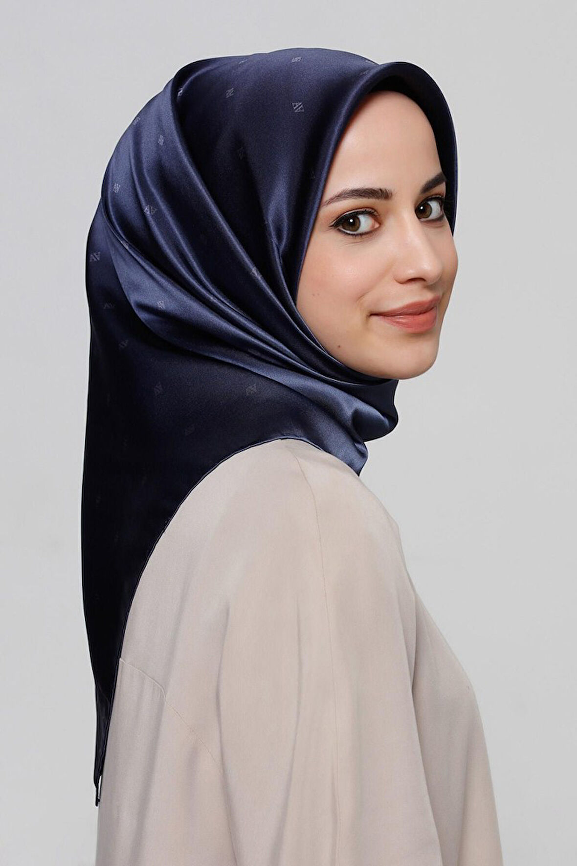 Armine İpek Eşarp Nostalji Sura 8338DS-82