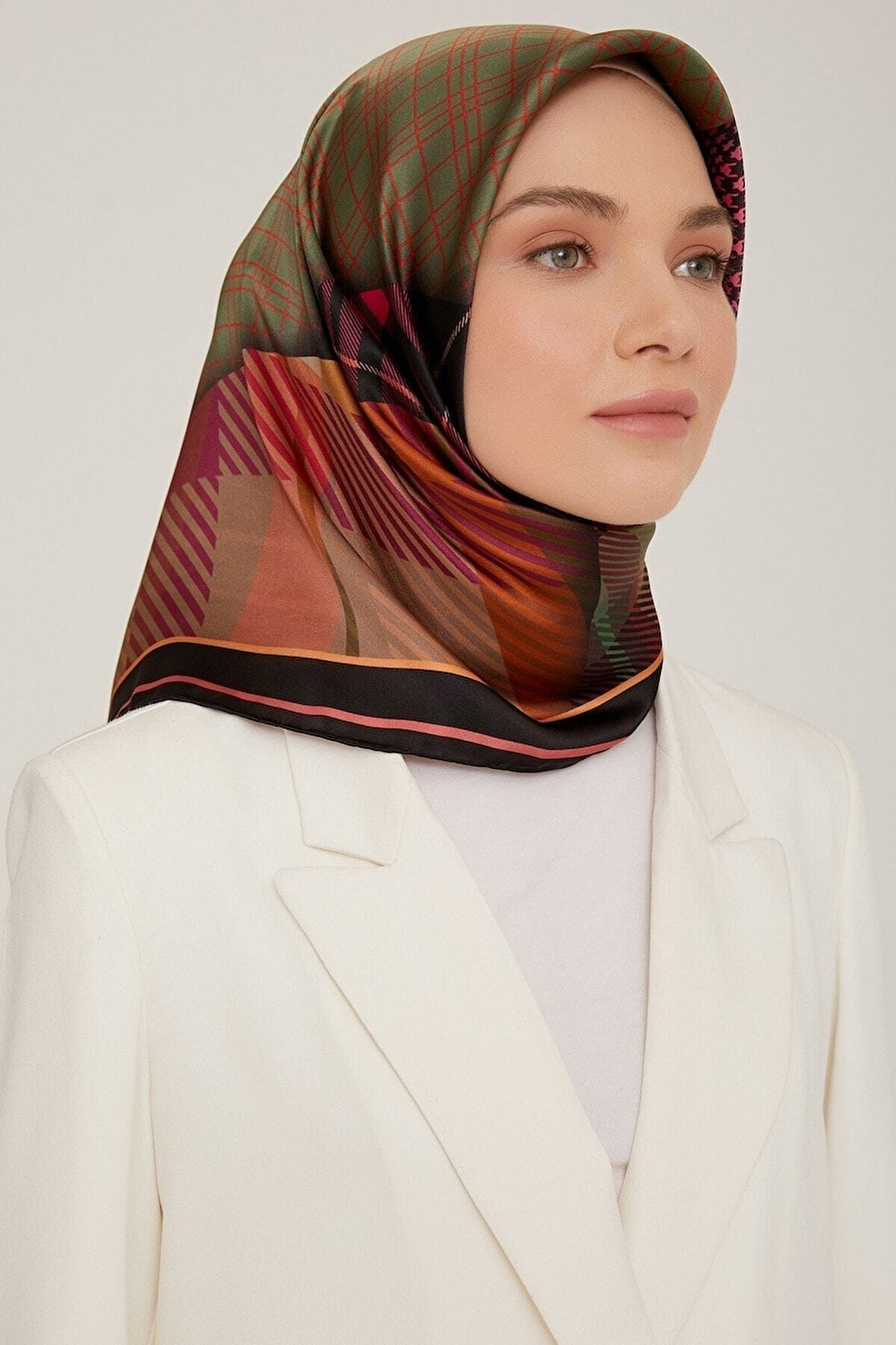 Nostalji Serisi Sura İpek Eşarp 8819DS-05