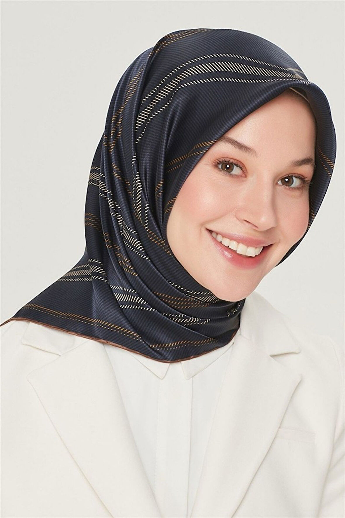 Armine Nostalji Serisi İpek Twill Eşarp 8559D-01