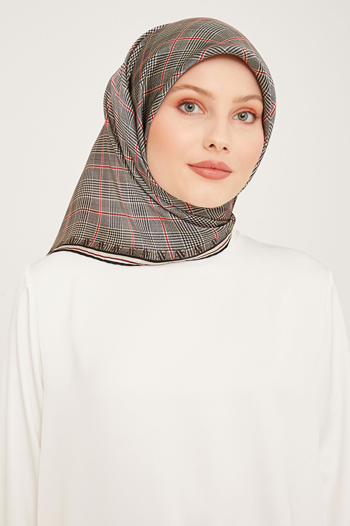 Armine Nostalji Serisi Sura İpek Eşarp 9029DS-09