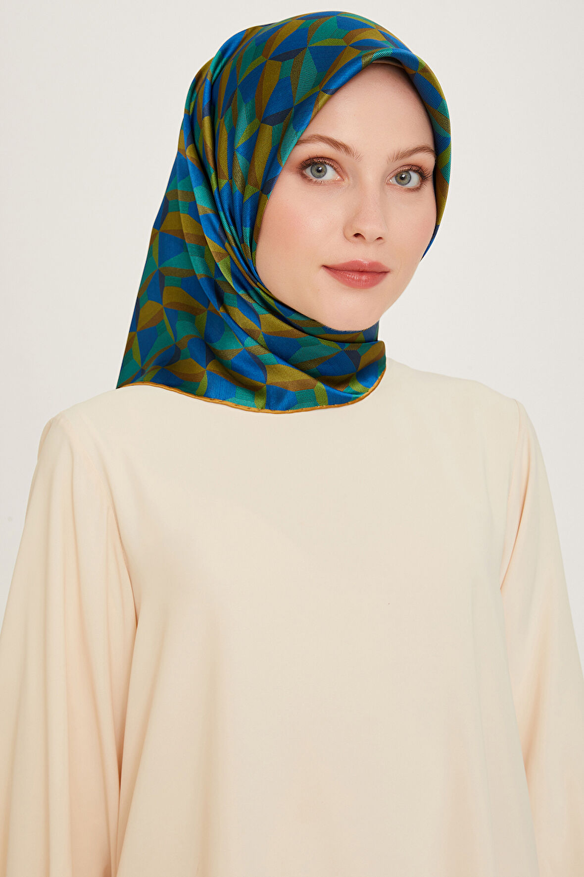 Armine Nostalji Serisi İpek Twill Eşarp 9204D