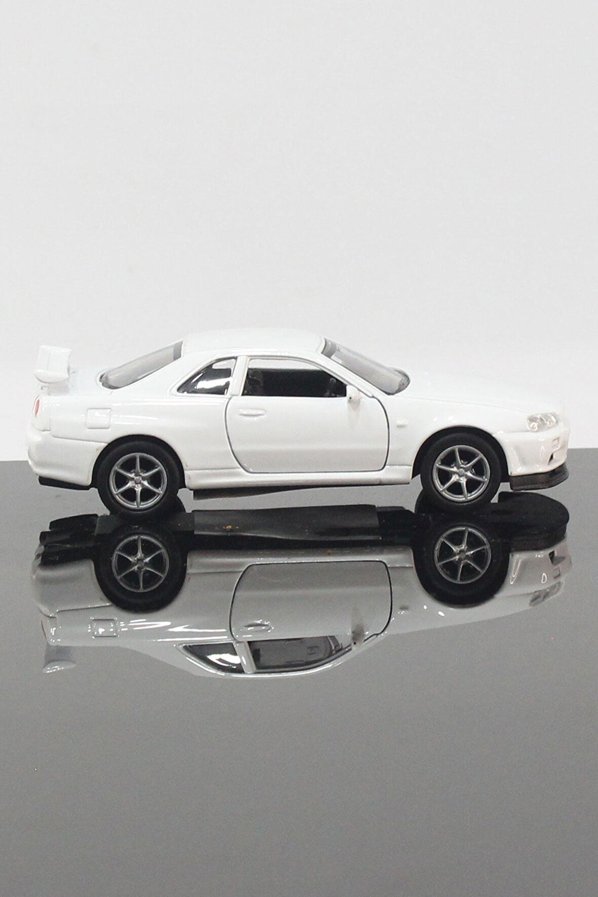 Nissan Skyline GT-R R34 Model Çek Bırak Araba 11 cm Beyaz