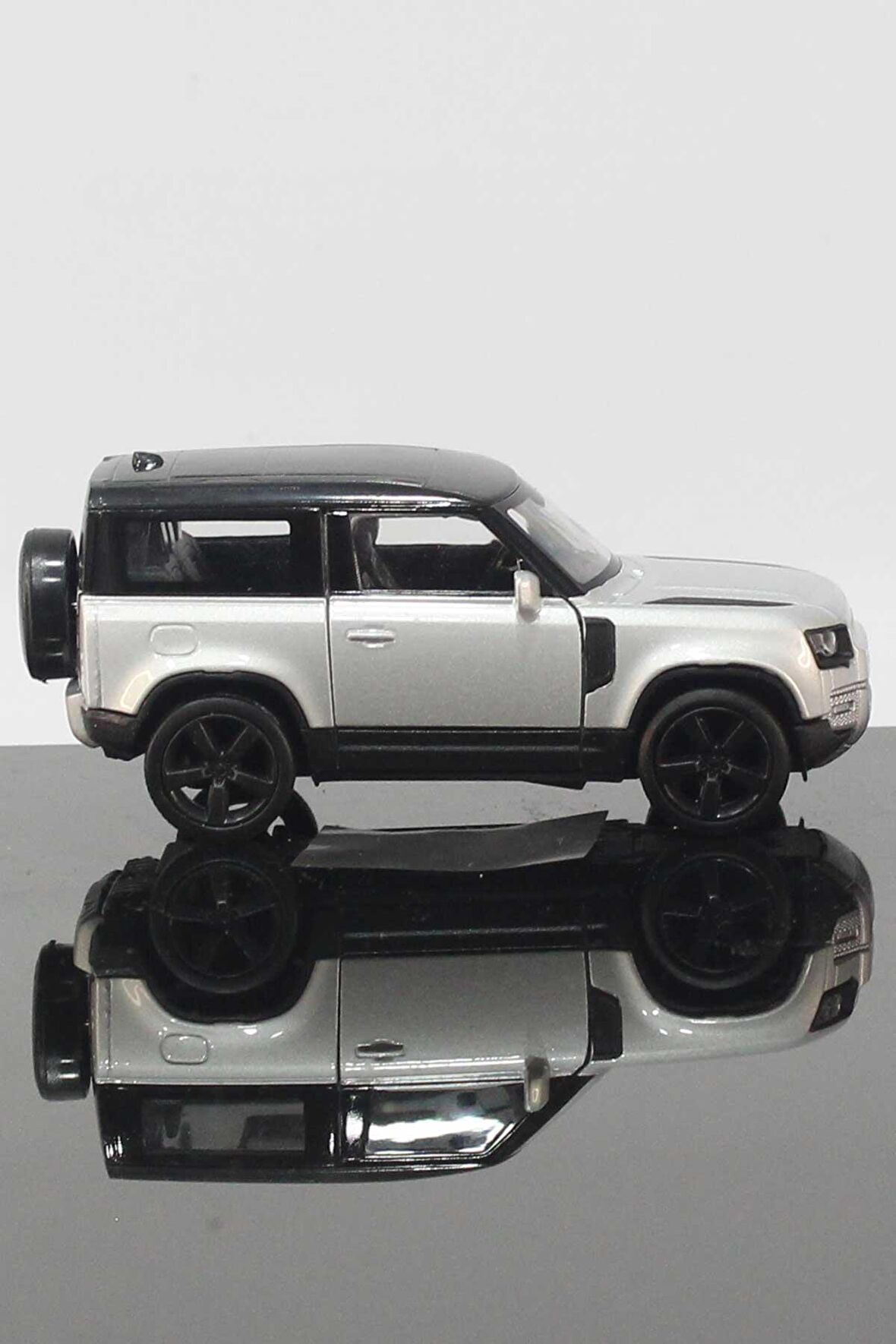 2020 Land Rover Defender Model Çek Bırak Araba 11 cm Gri