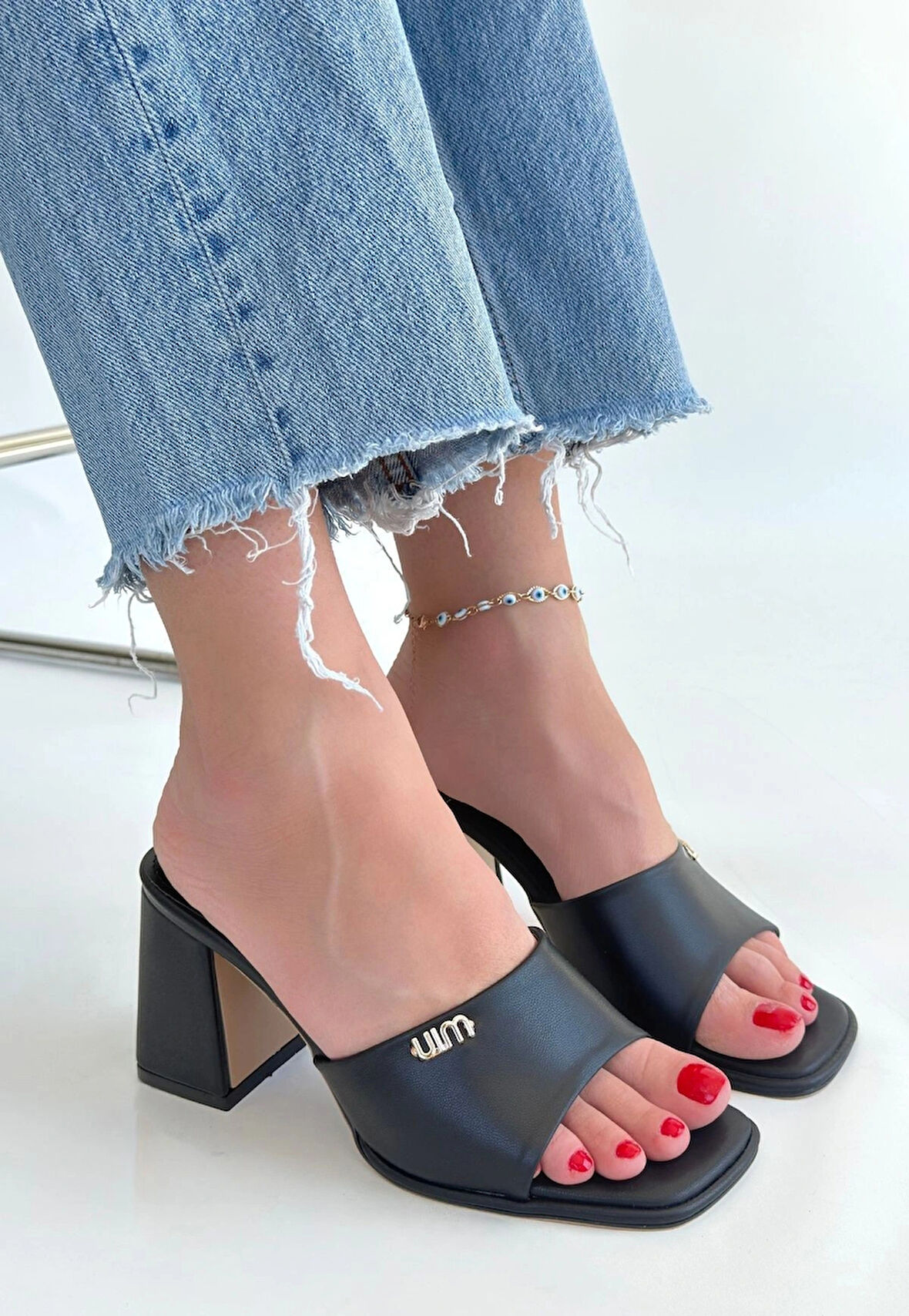 Miyon Siyah Cilt Topuklu Terlik