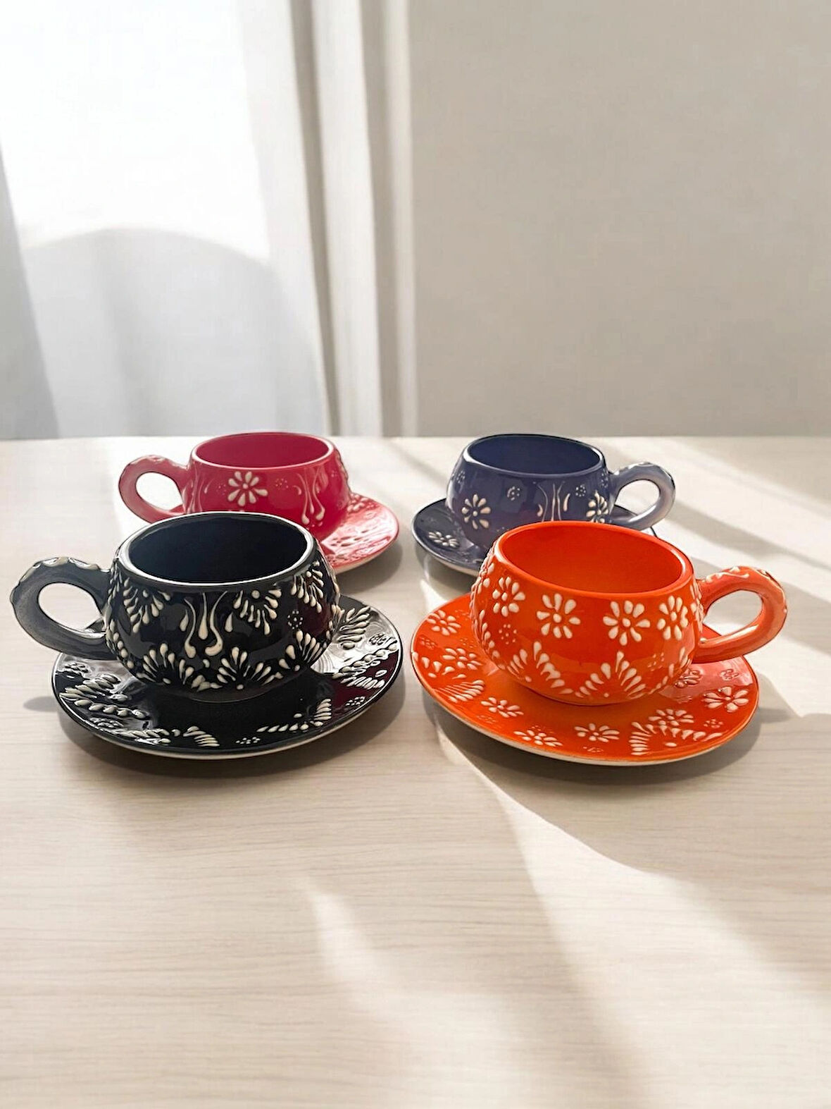 Dekoratif Şık Tasarım Tamamen El Yapımı Turuncu, Lacivert, Kırmızı ve Siyah 4 Kişilik Kahve Fincanı