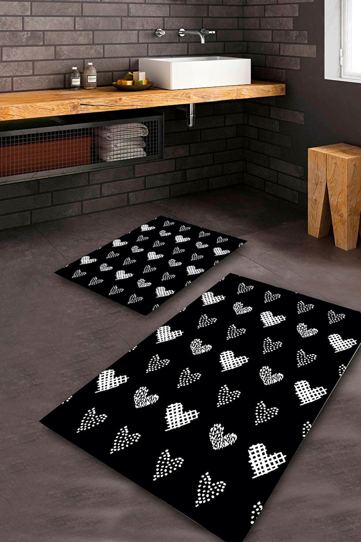 Siyah Pvc Deri Kaymaz Taban Kalp Banyo Klozet Takımı Saçaksız BPS-8398