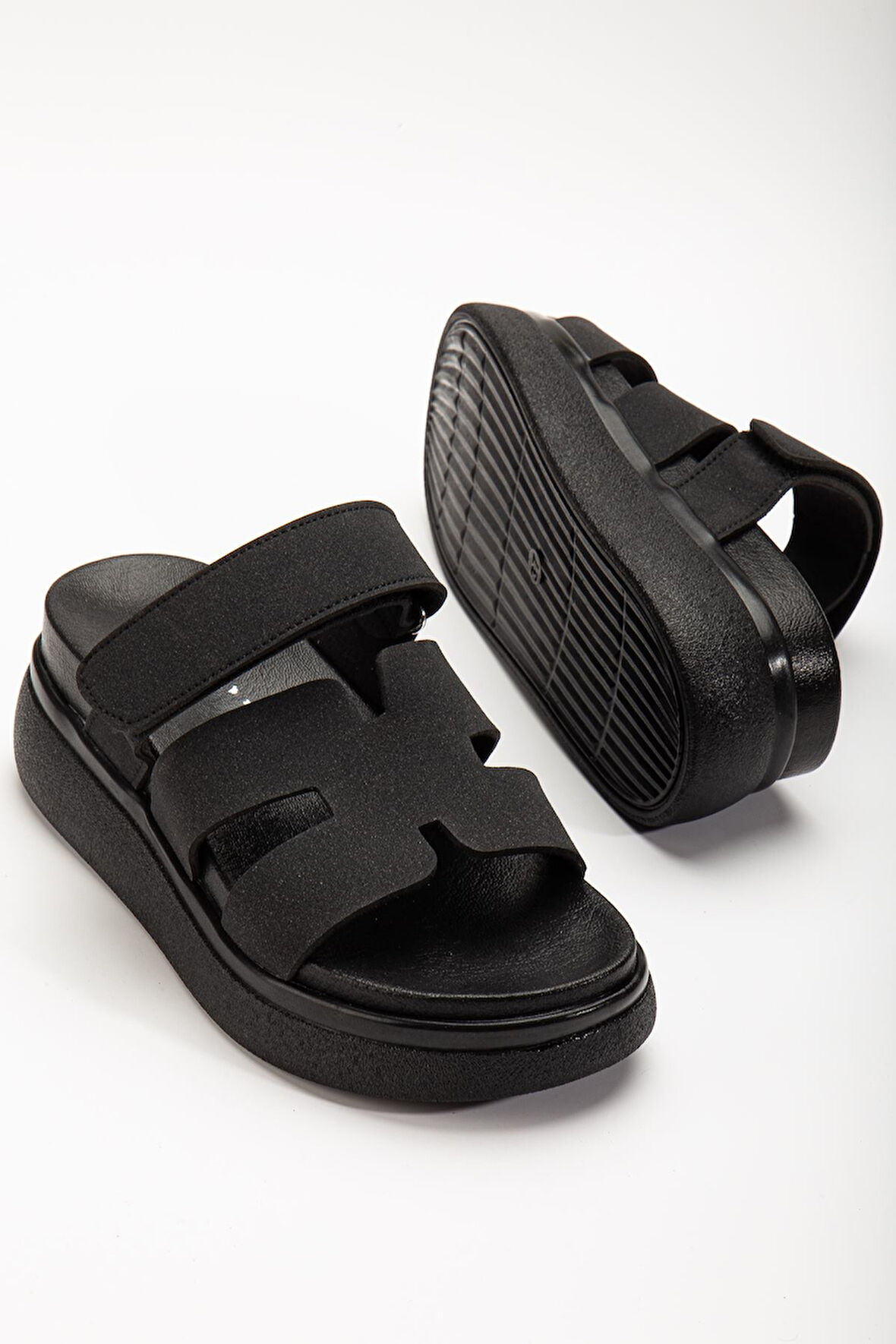 ASFSTORE 24422-HERMES Siyah Dolgu Topuk Kadın Sandalet