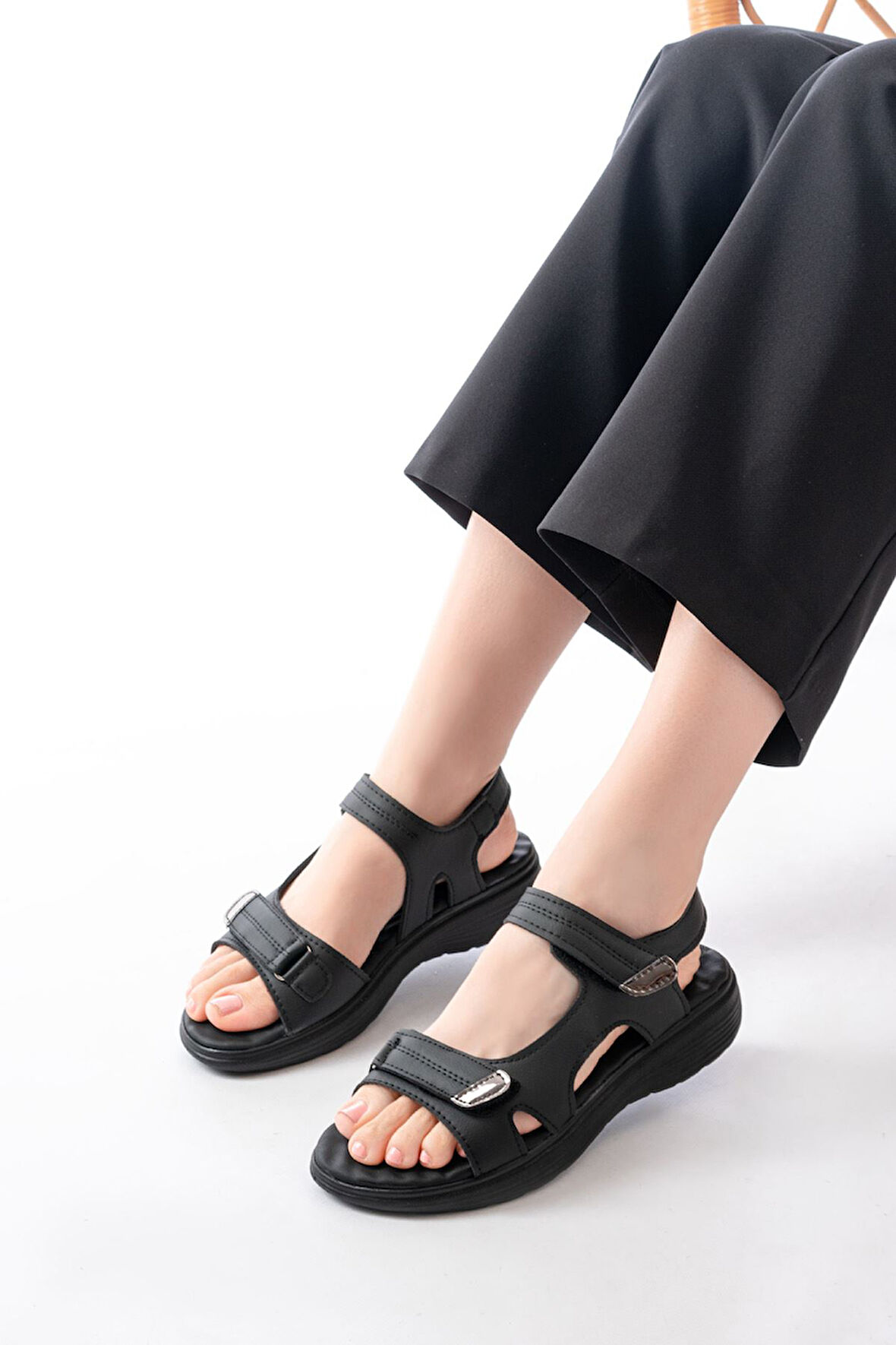 ASFSTORE DM-363  Siyah Baret Cırtlı Dikişli Günlük Kadın Sandalet