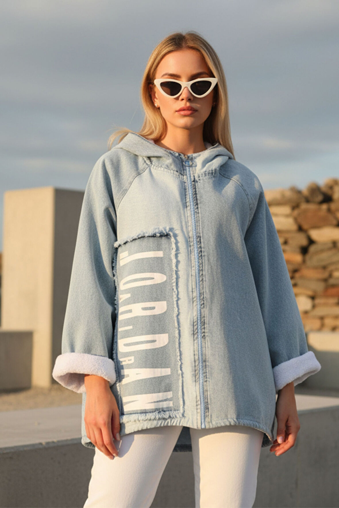 Kadın Mavi Uzun Kollu Kapüşonlu İçi Peluşlu Fermuarlı Oversize Jean Ceket – Kadın Mont