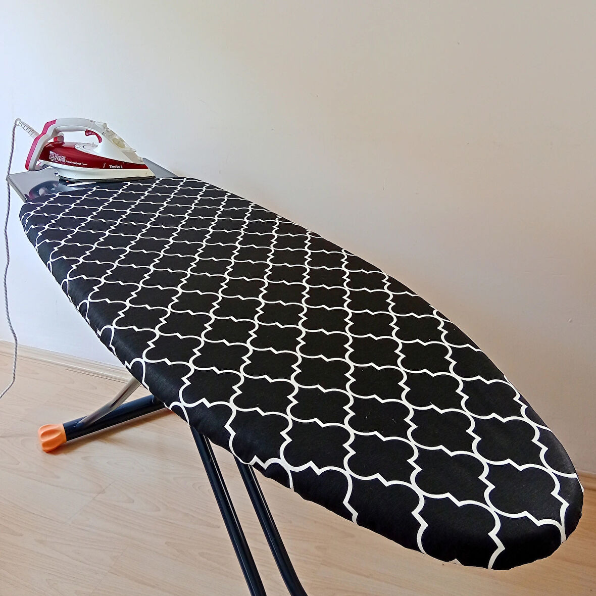 Ütü Masası Kılıfı Büyük Boy İpli Stoperli Keçeli Kılıfı Örtüsü Bezi 55x140cm Damask Siyah