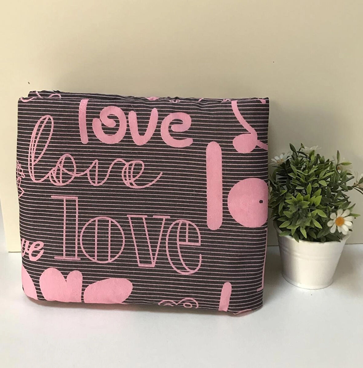 İpli Ayarlanabilir Isıya Dayanıklı Keçeli Stoperli Masası Kılıfı Örtüsü Bezi 55x140 Cm Pink Love