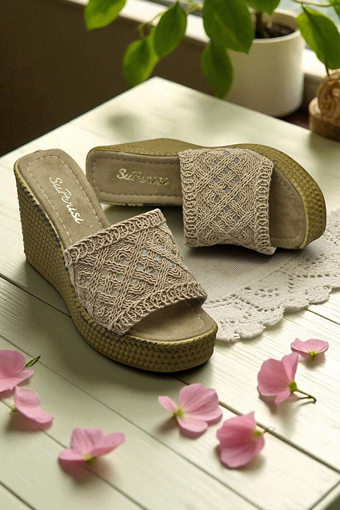 2503 10.5 cm Dolgu Topuklu Kadın Terlik 