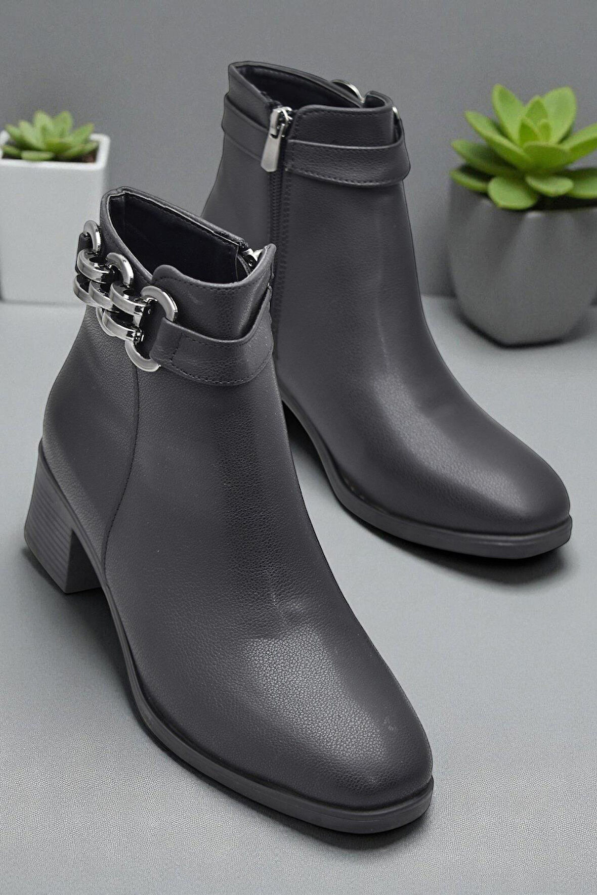 6597 Günlük Fermuarlı Kadın Topuklu Bot Ayakkabı Siyah Klasik Kısa Topuklu Bot